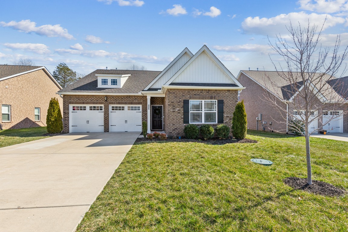 605 Oakvale Ln