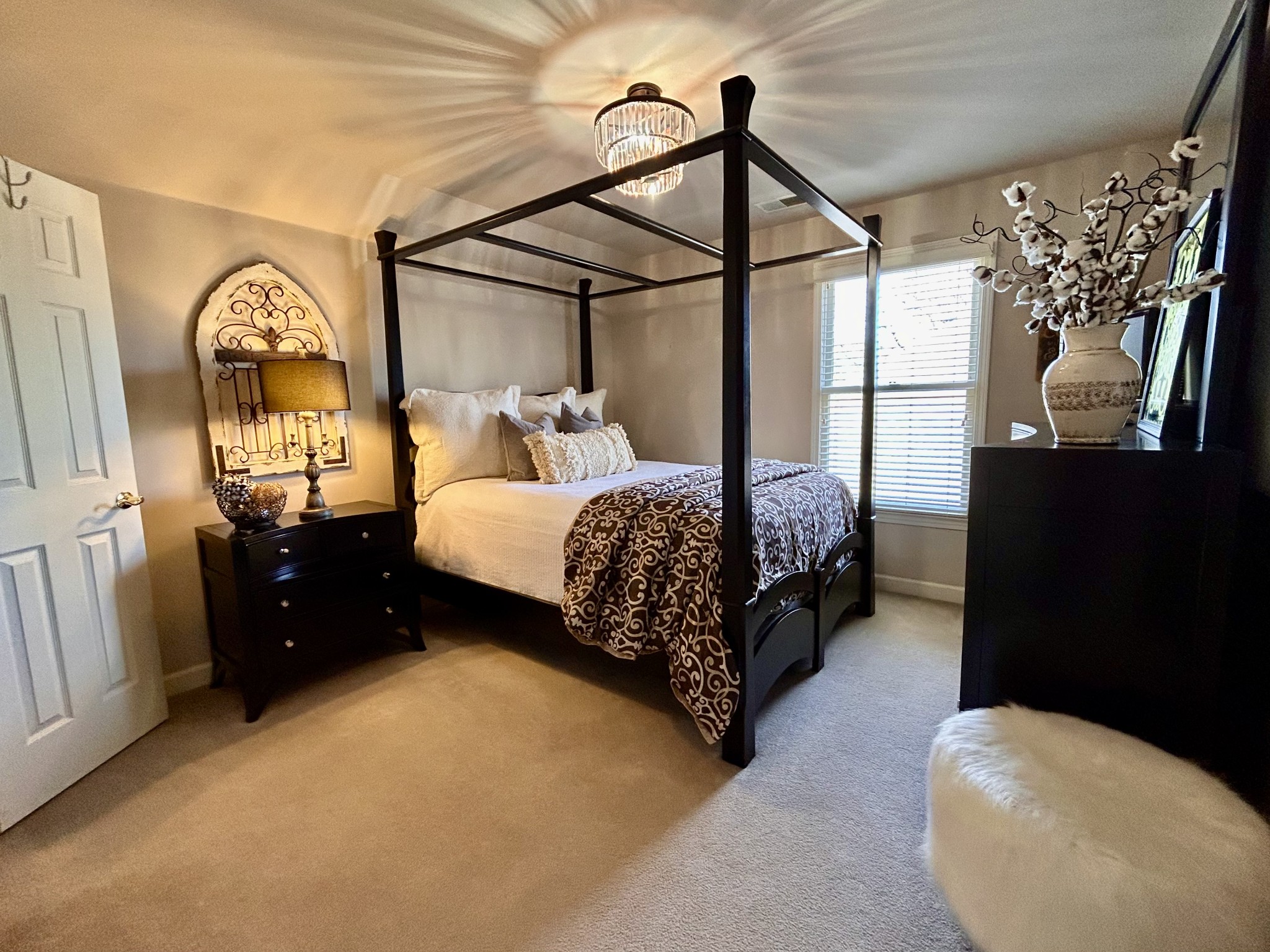 517 Rivercrest Cv