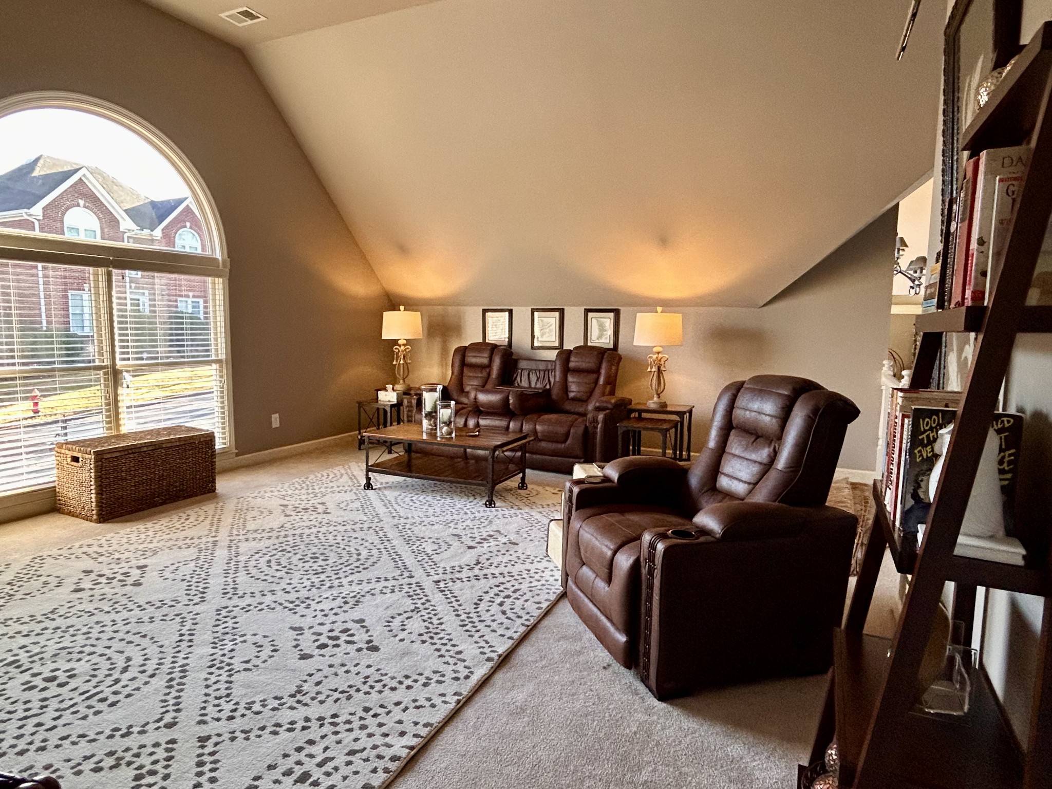 517 Rivercrest Cv