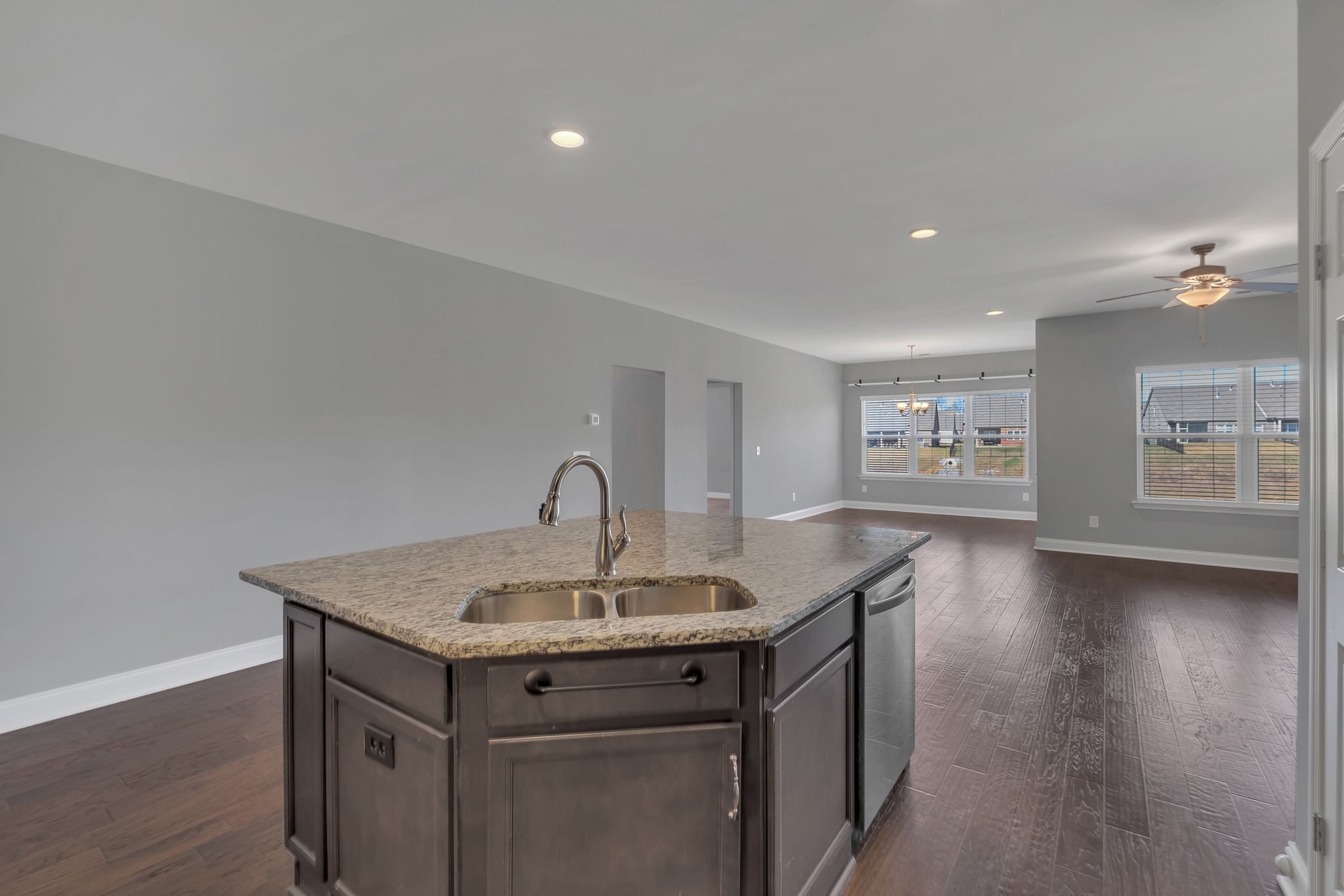 1639 Summit Rdg