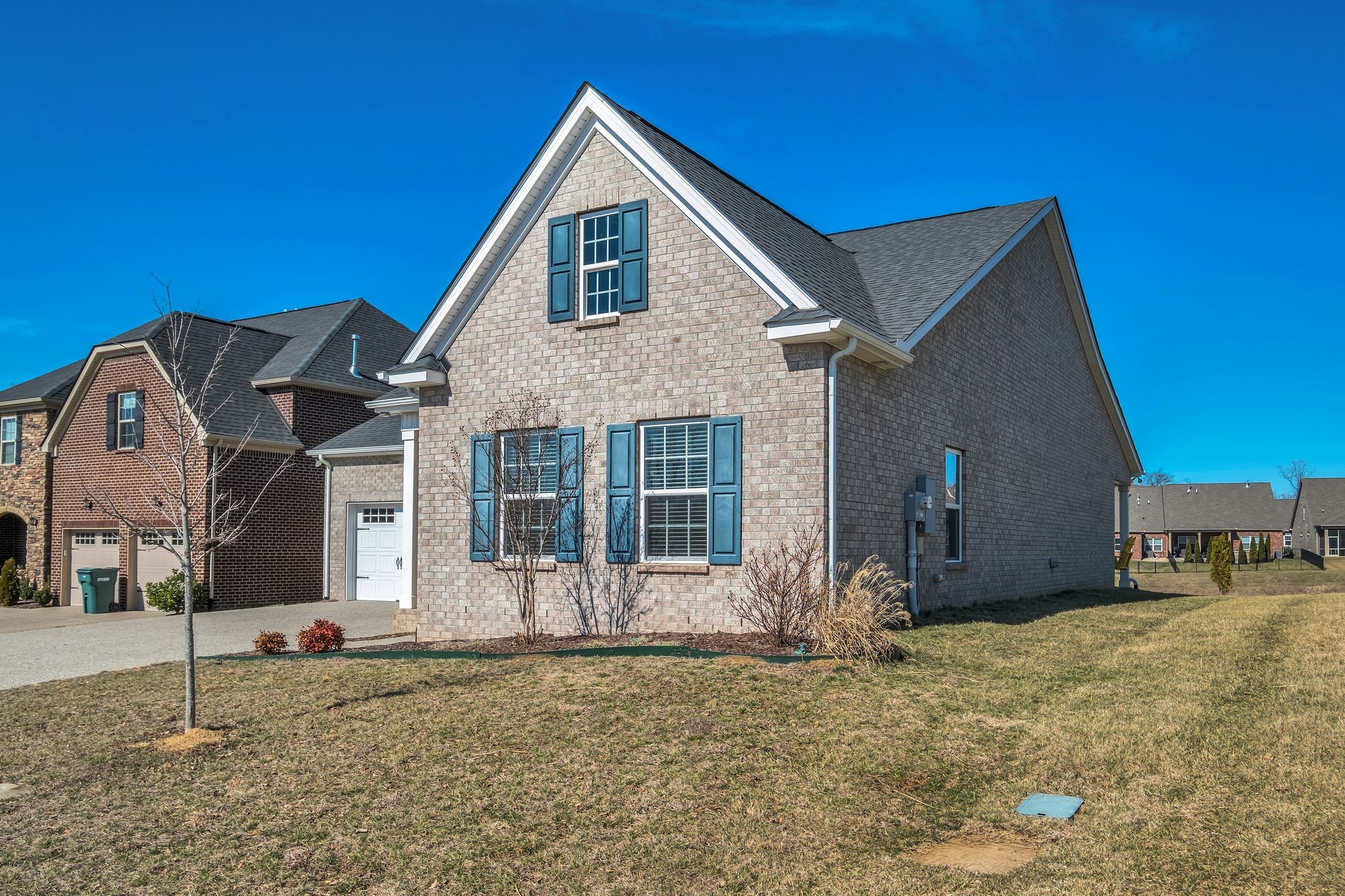 1639 Summit Rdg