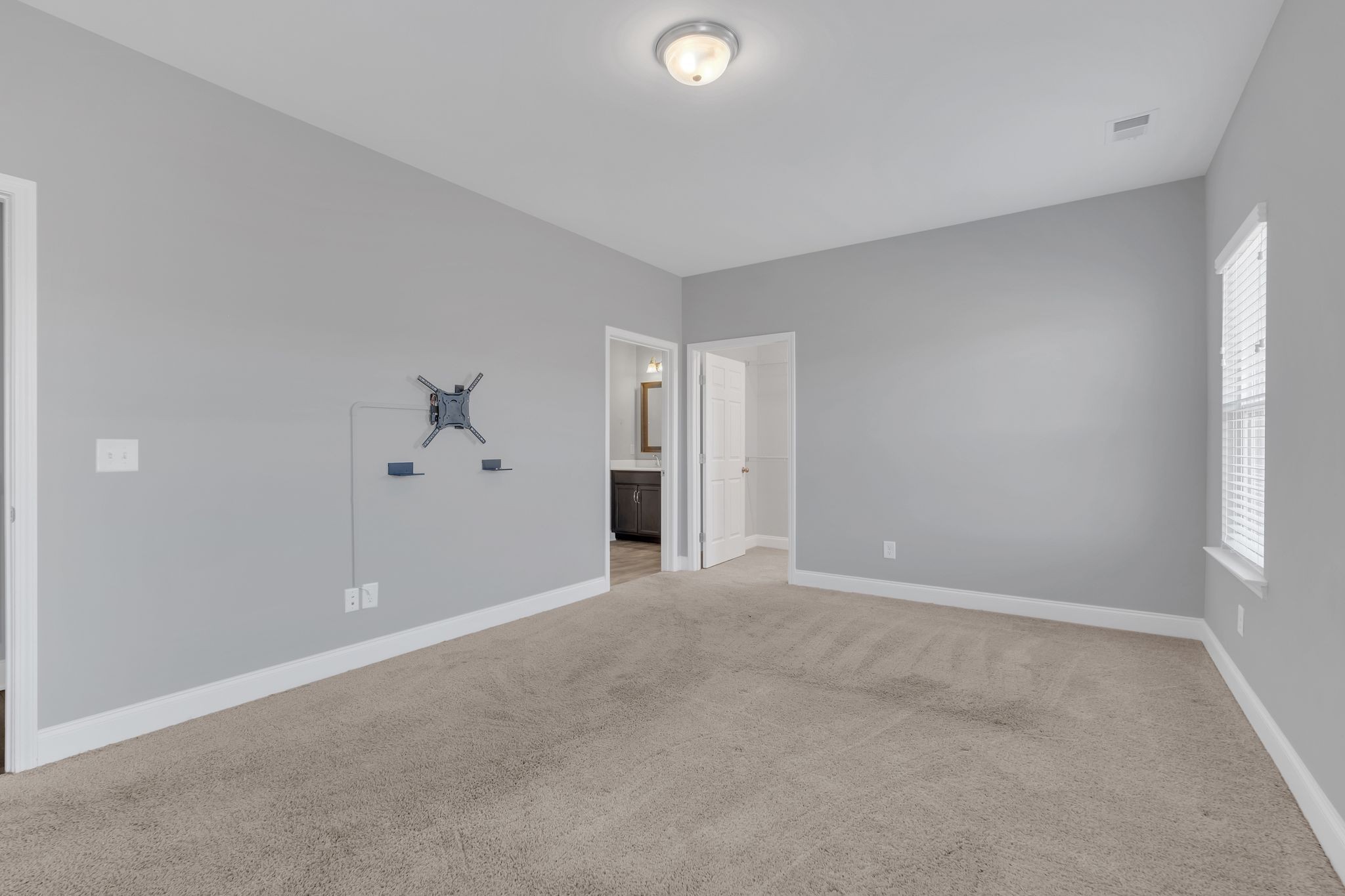 1639 Summit Rdg