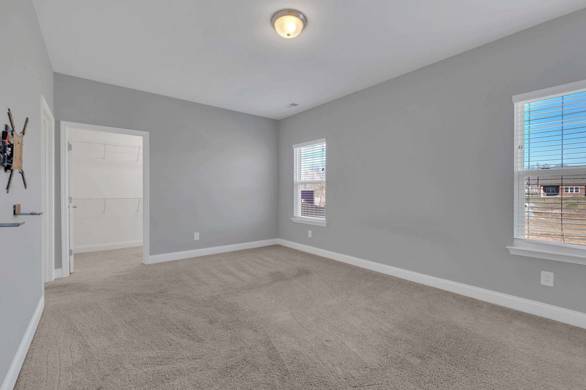 1639 Summit Rdg