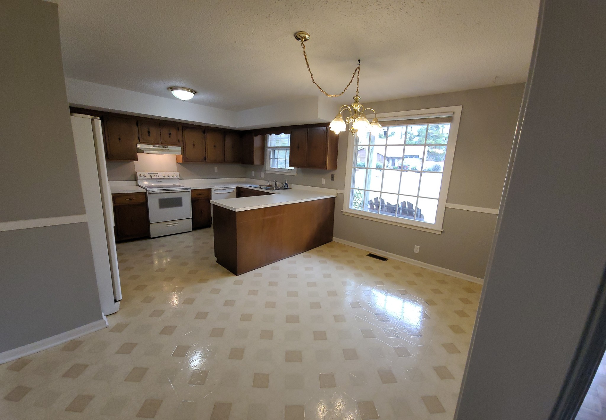 4544 Woodside Cir