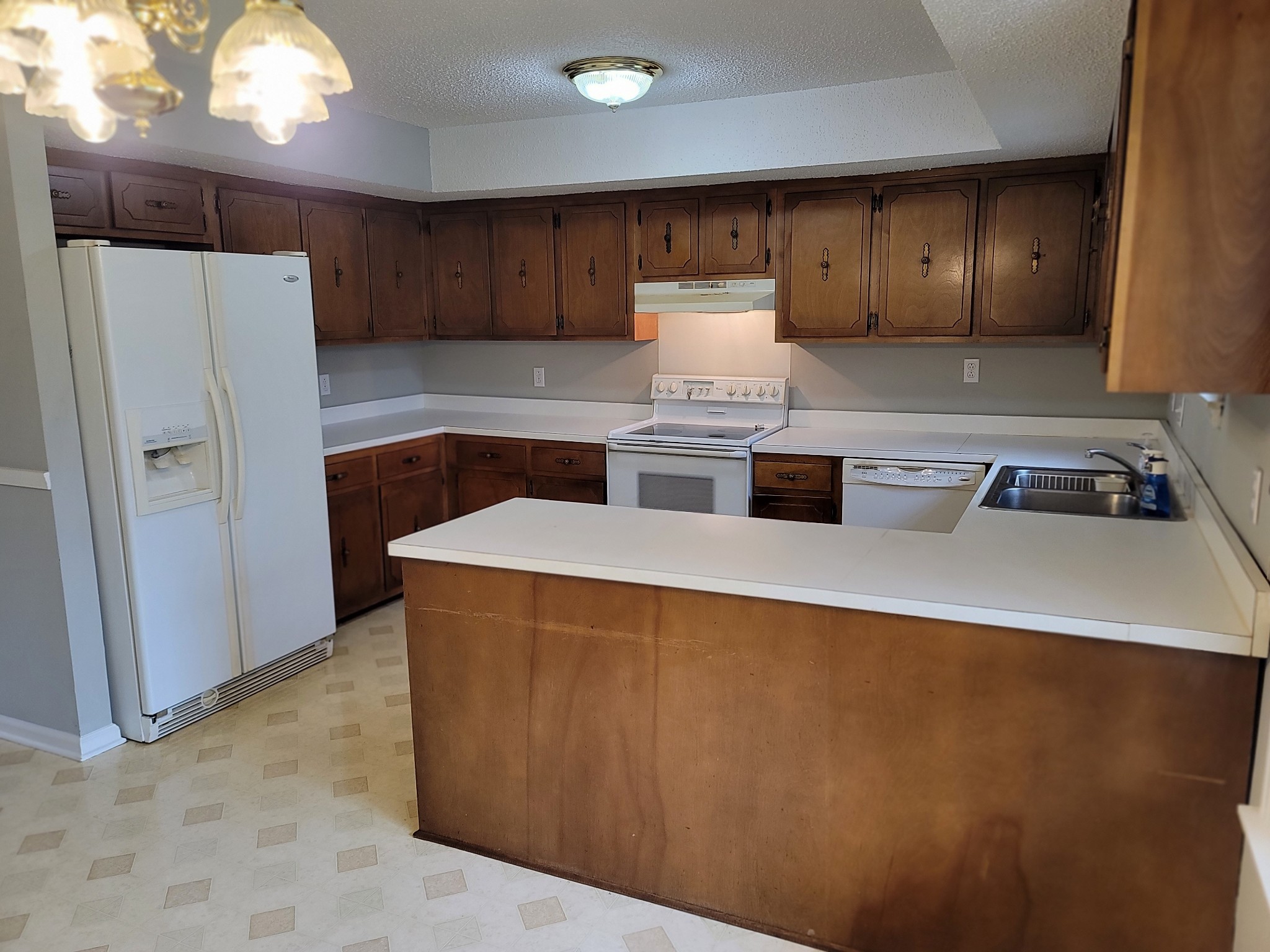 4544 Woodside Cir