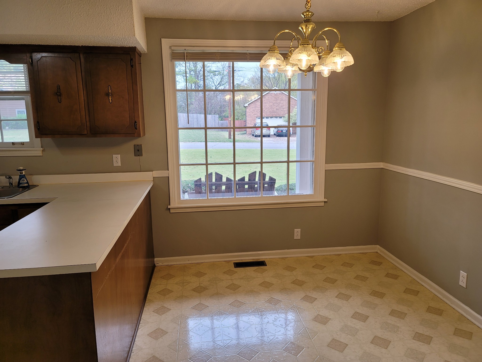 4544 Woodside Cir