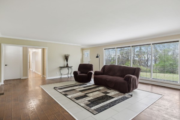 345 Hickory Dr