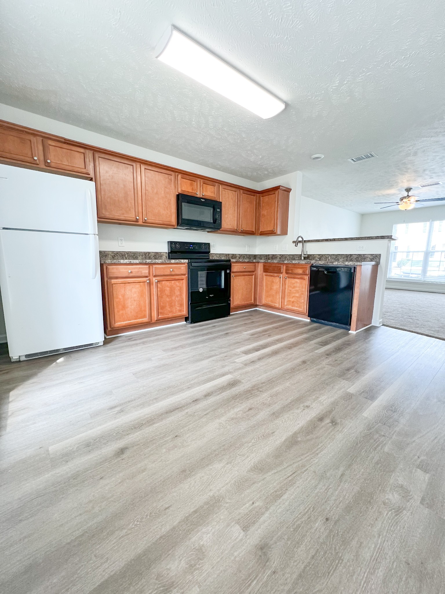 6047 Cullen Dr