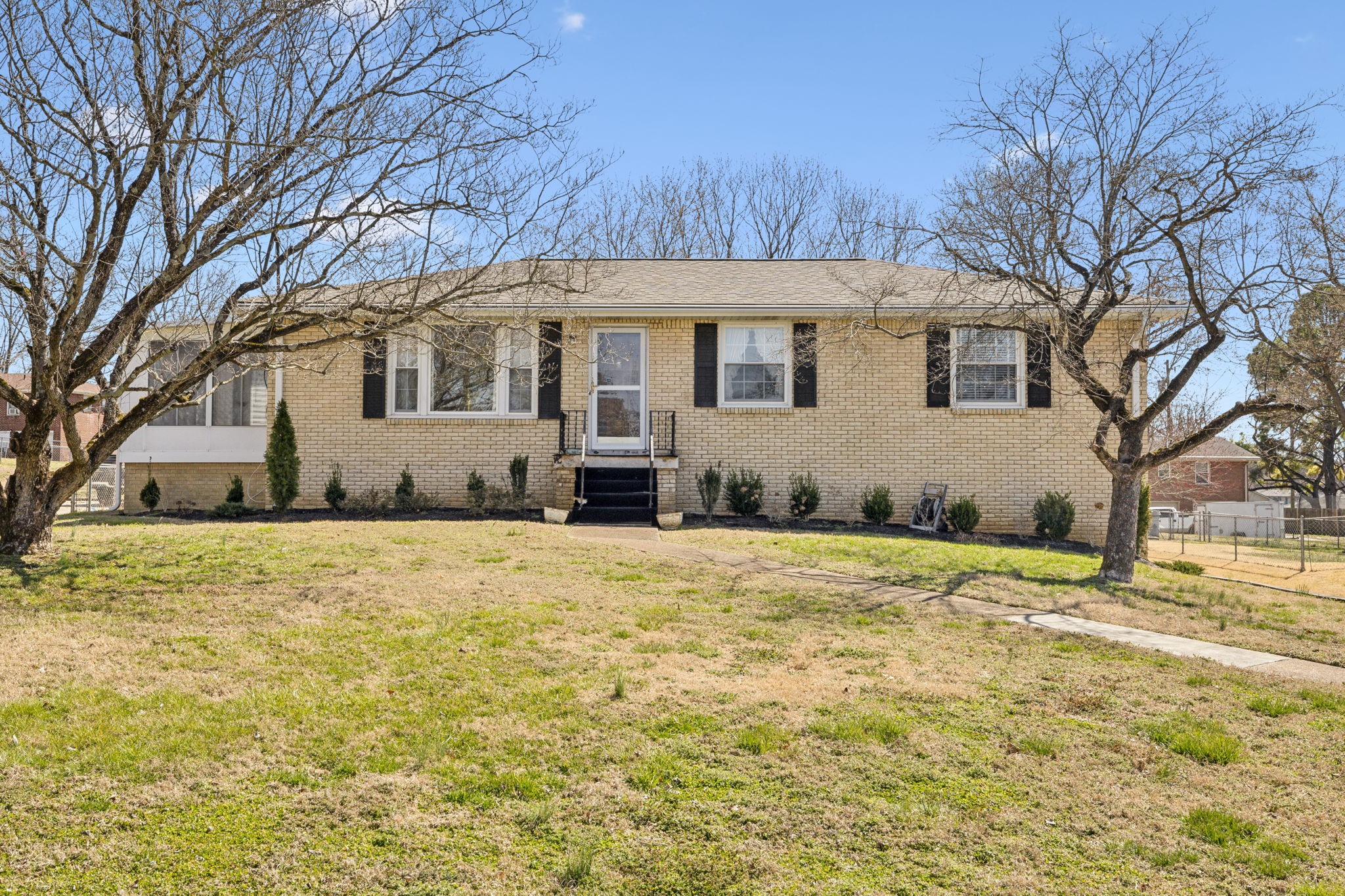 8306 Gordon Ln