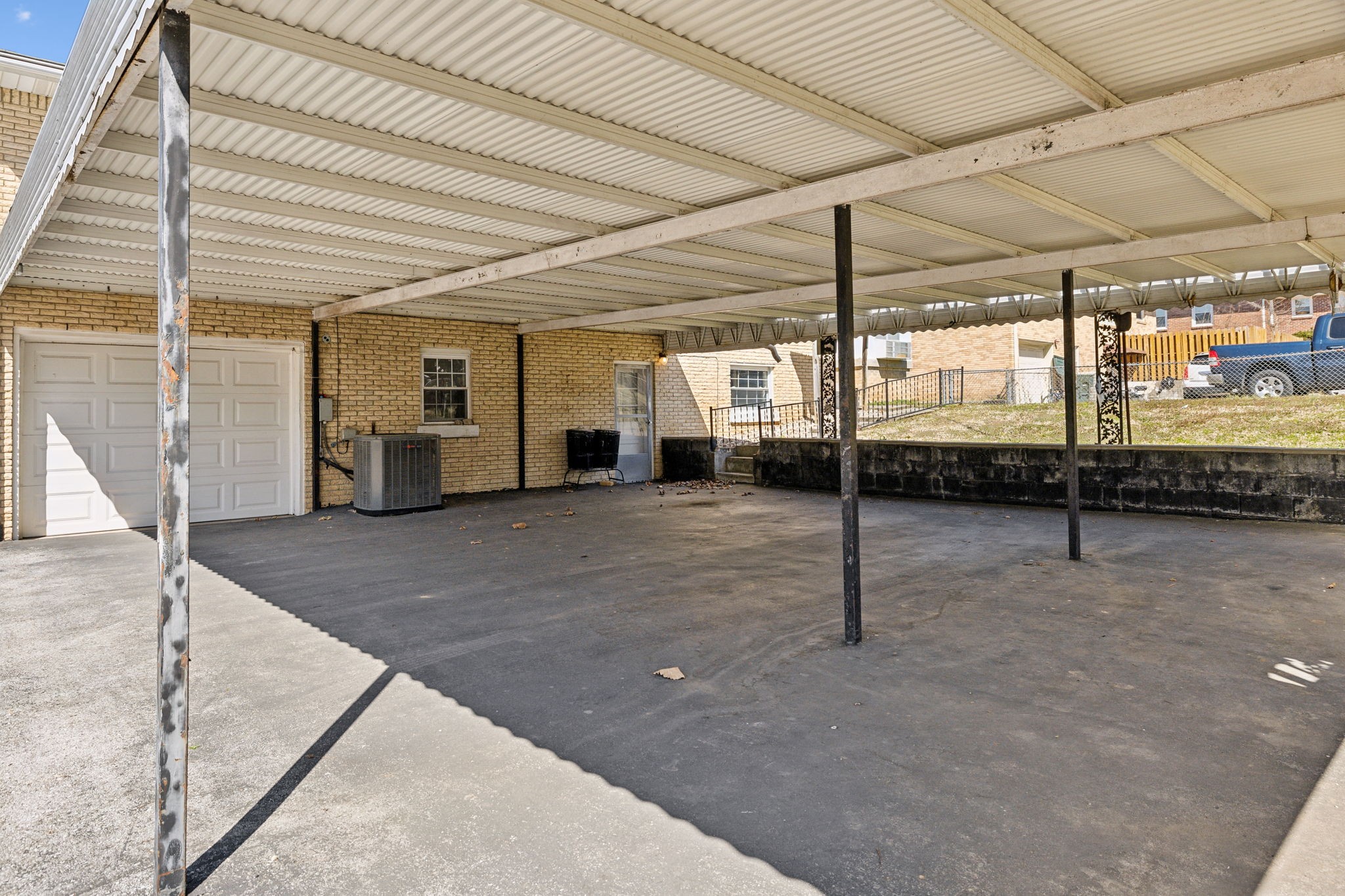 8306 Gordon Ln