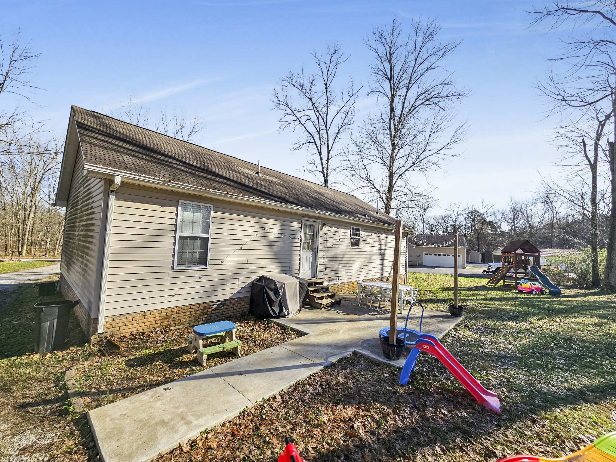 16 Dogwood Ln
