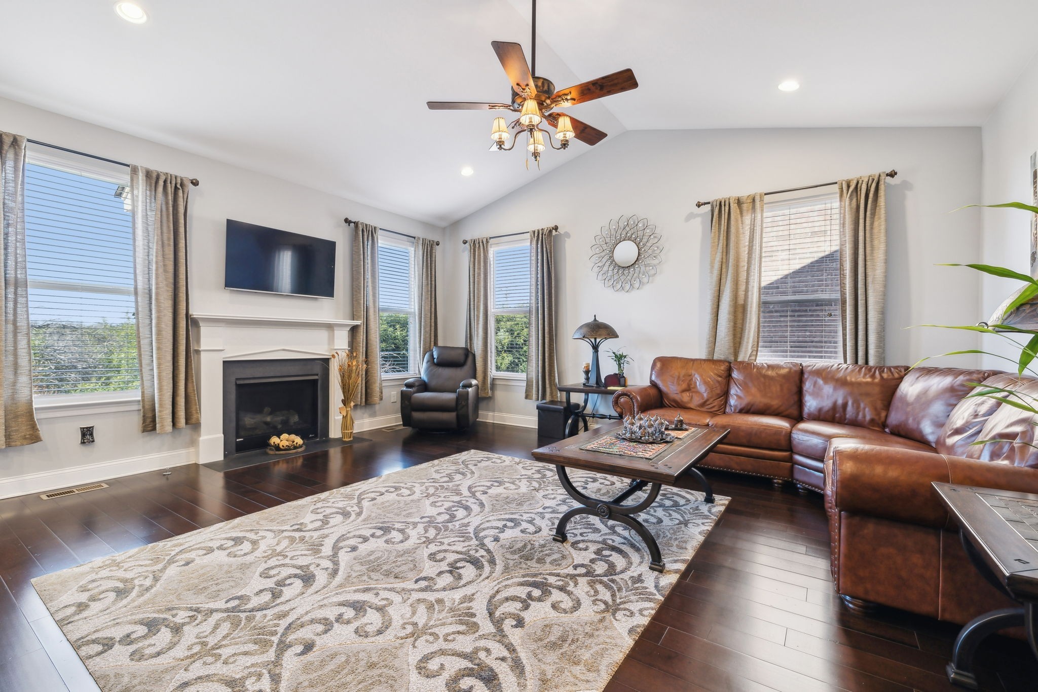 5008 Winslow Dr