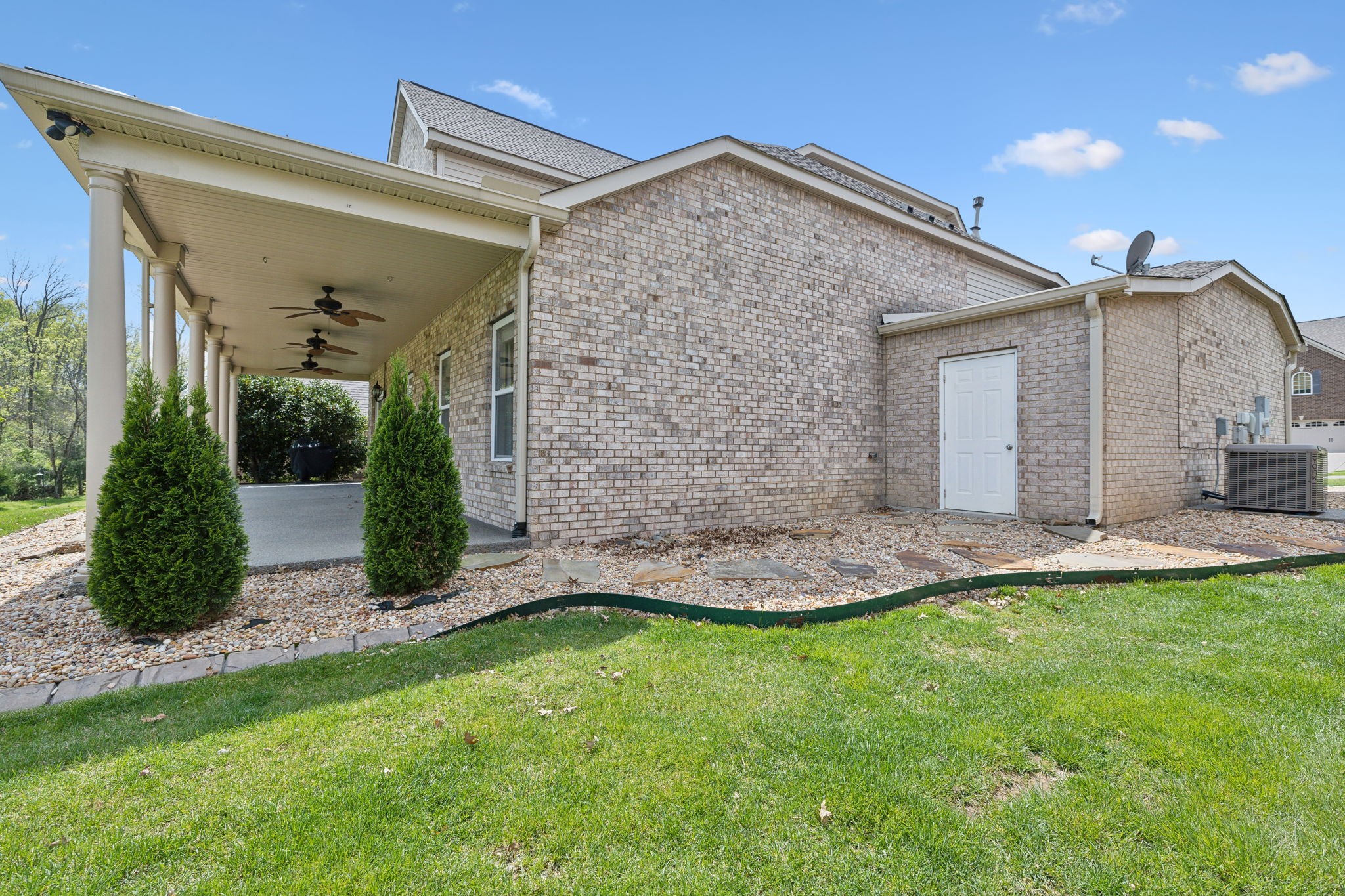 226 Meandering Dr