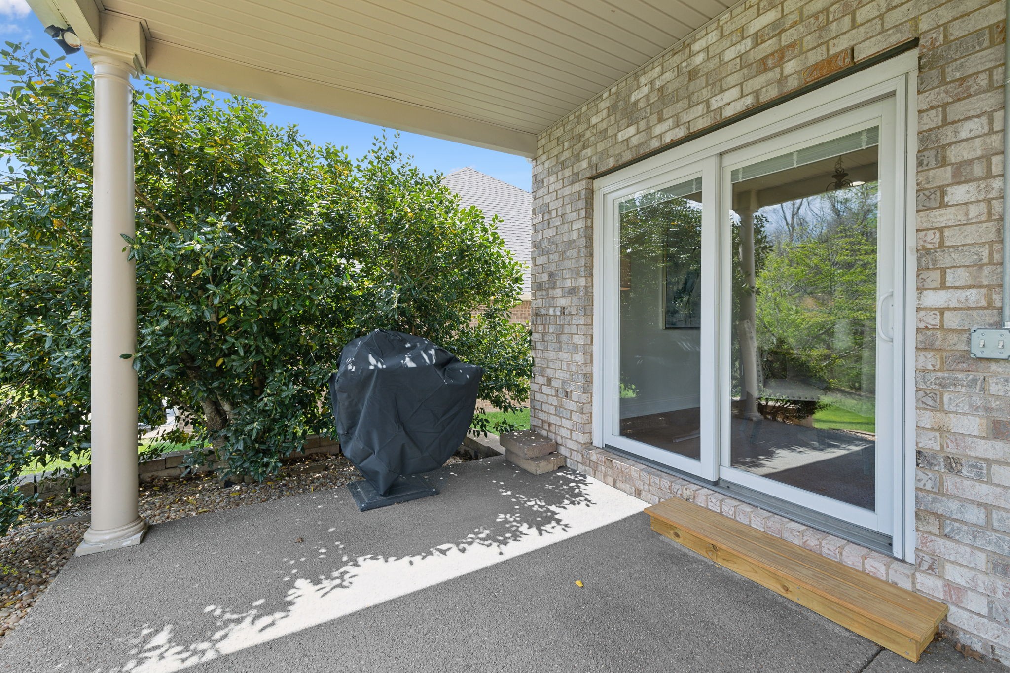 226 Meandering Dr
