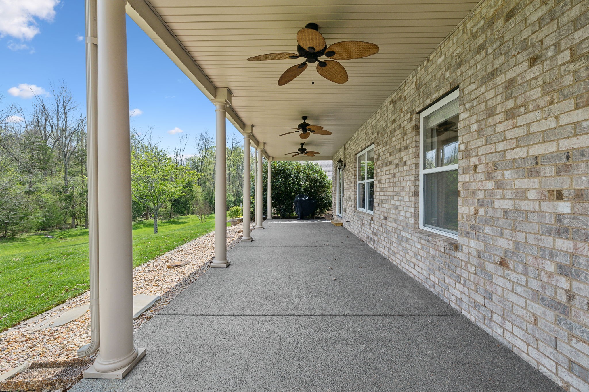226 Meandering Dr