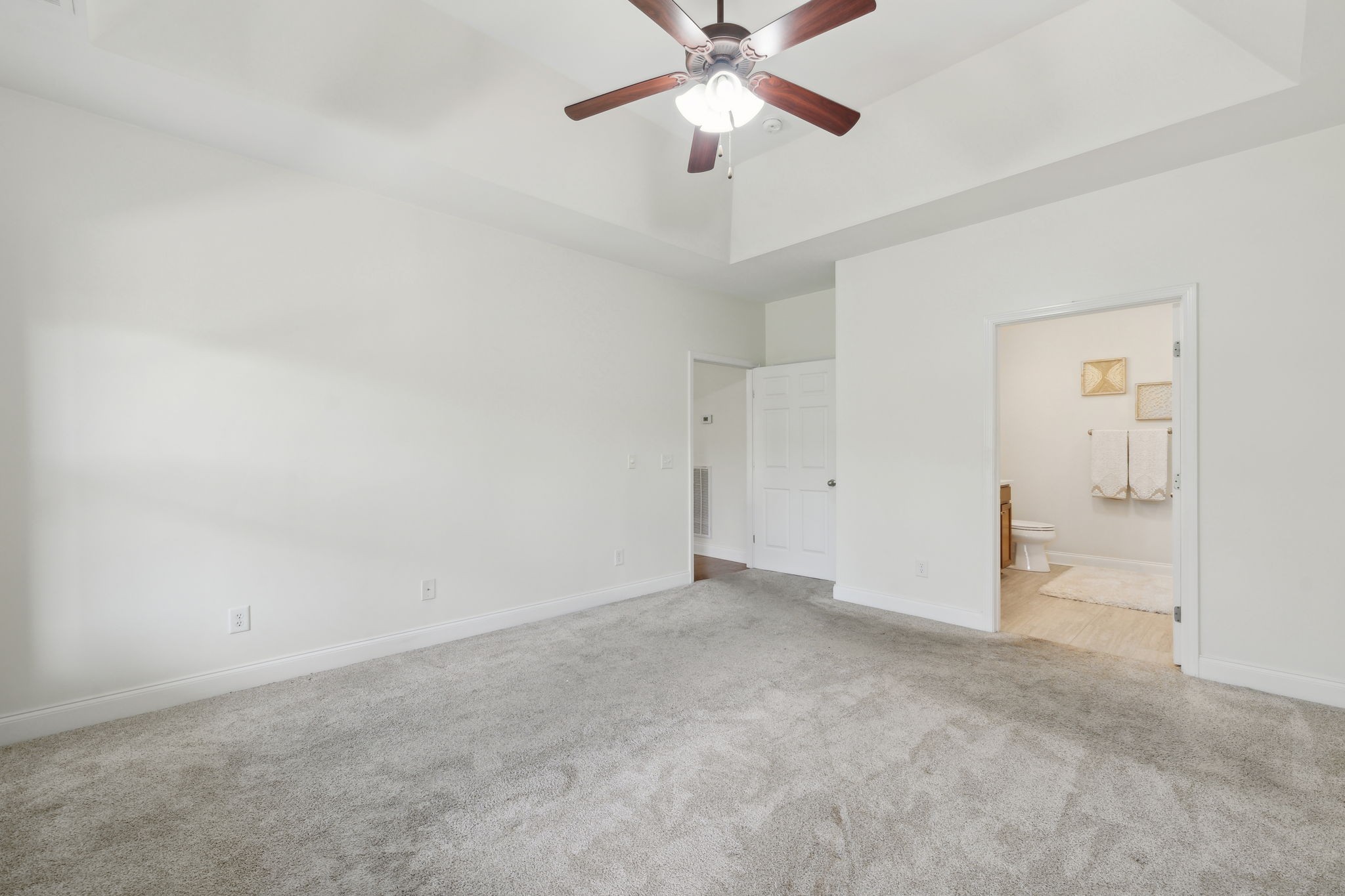 226 Meandering Dr