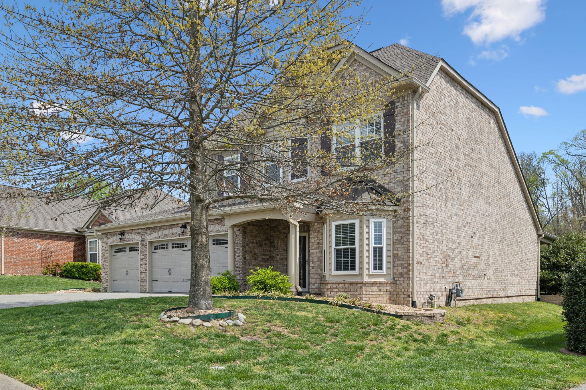 226 Meandering Dr