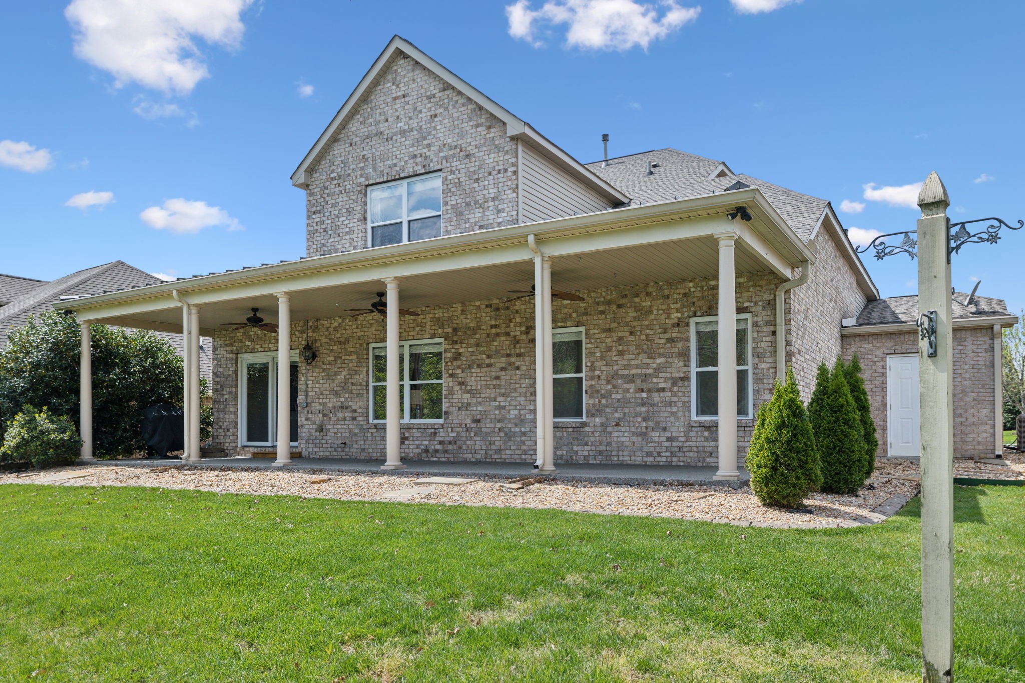 226 Meandering Dr