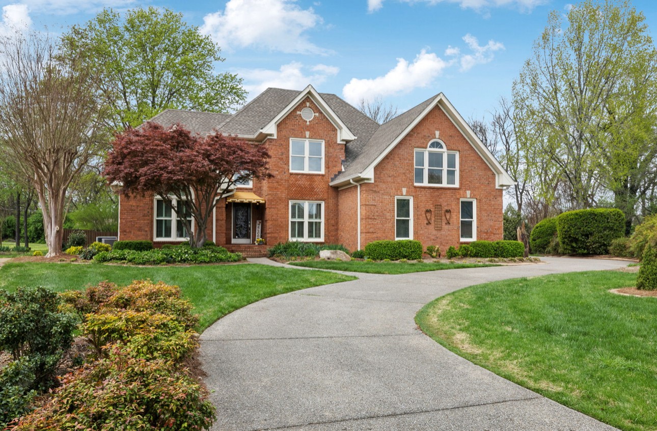 216 Hidden Ct