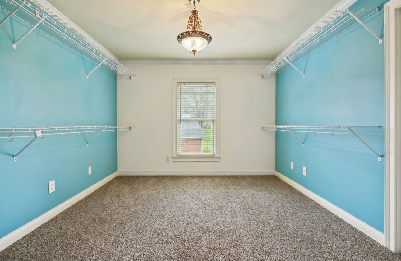 216 Hidden Ct