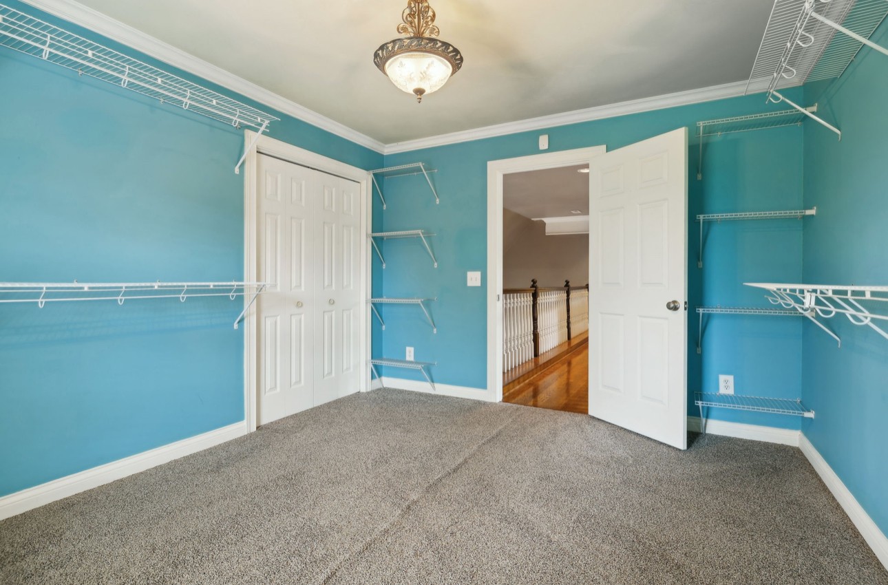 216 Hidden Ct