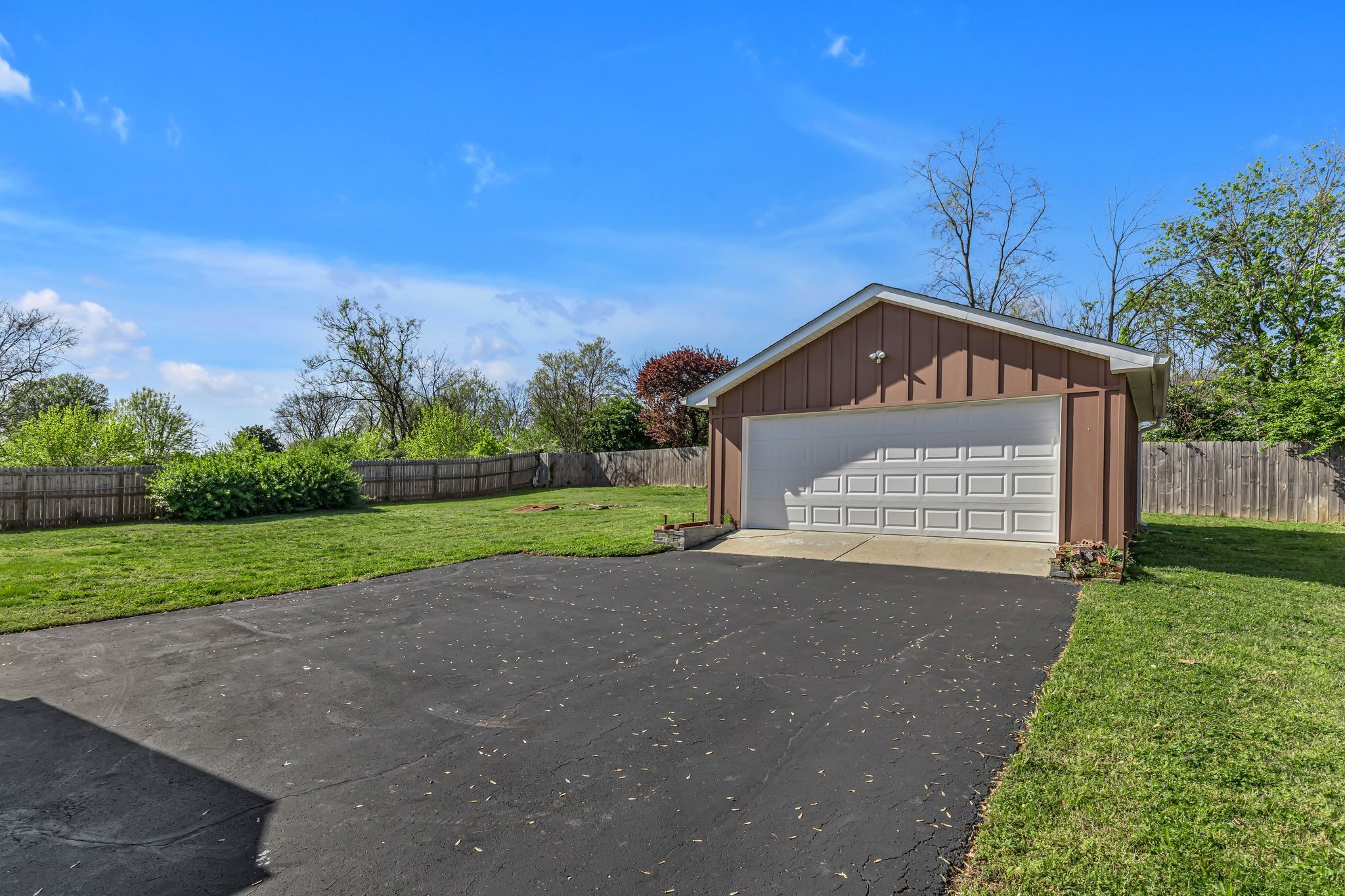 2322 Maplecrest Dr