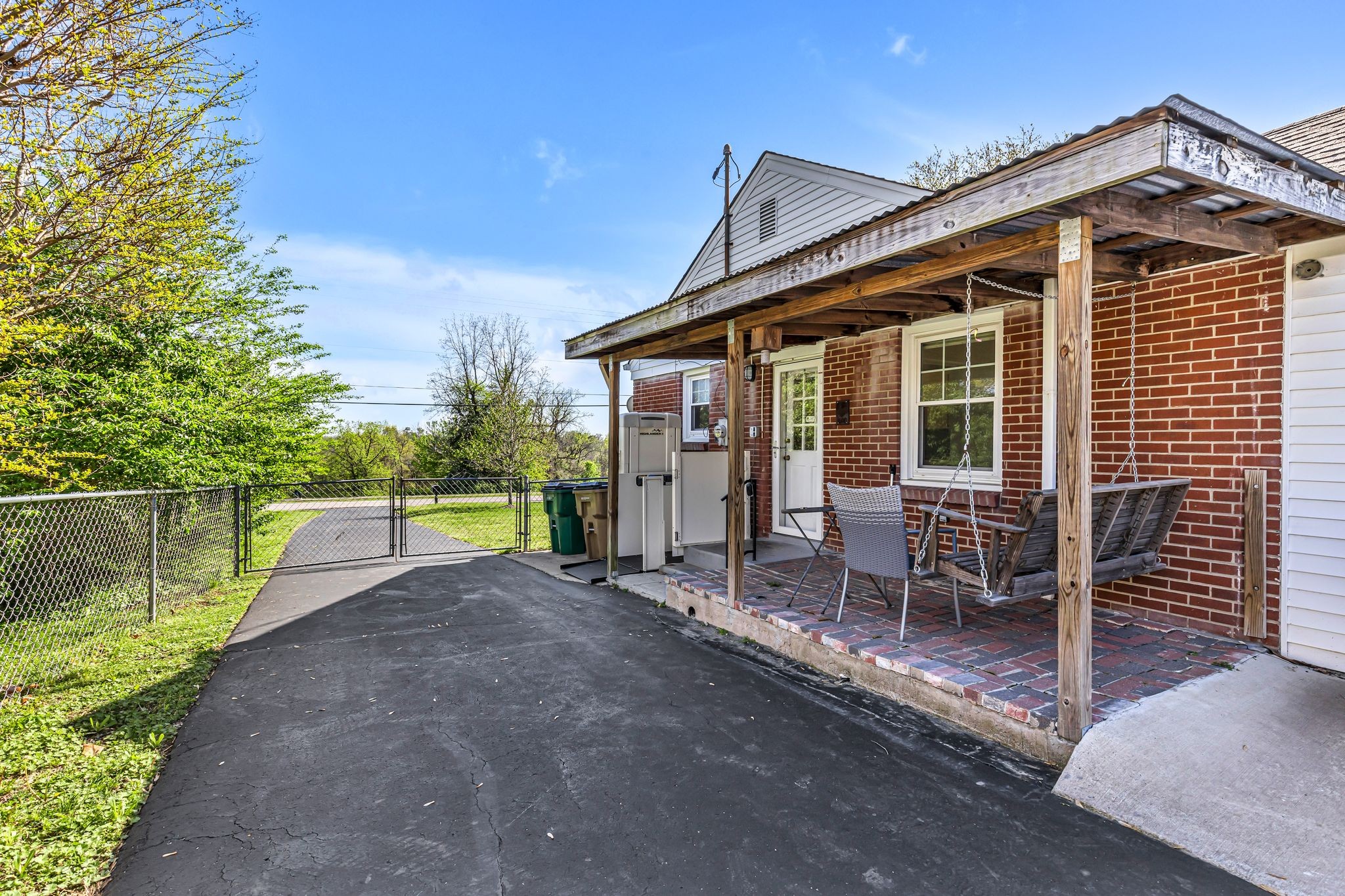 2322 Maplecrest Dr
