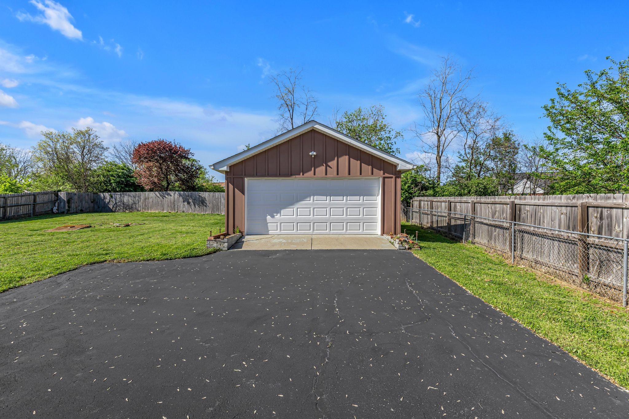 2322 Maplecrest Dr