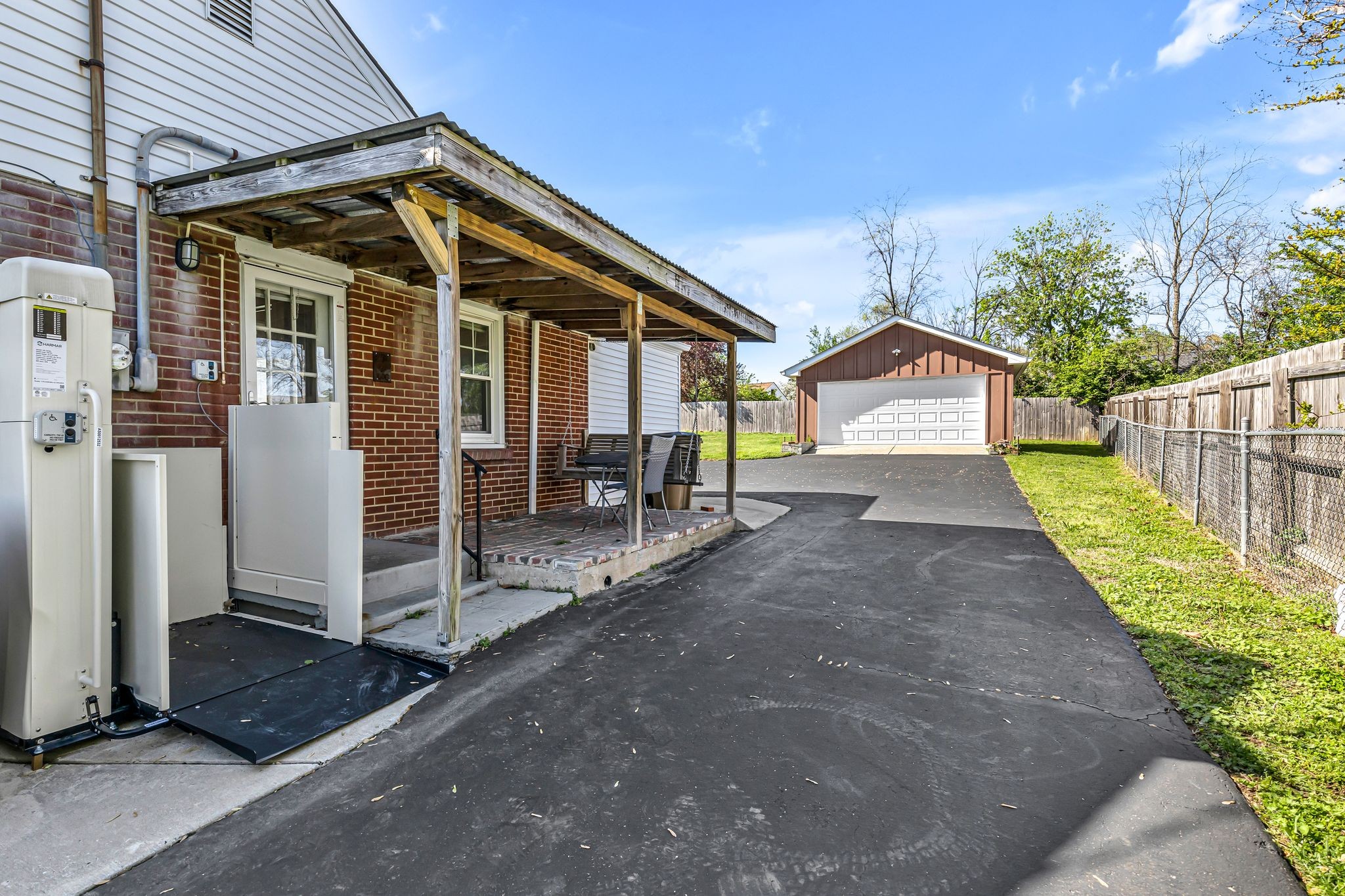 2322 Maplecrest Dr