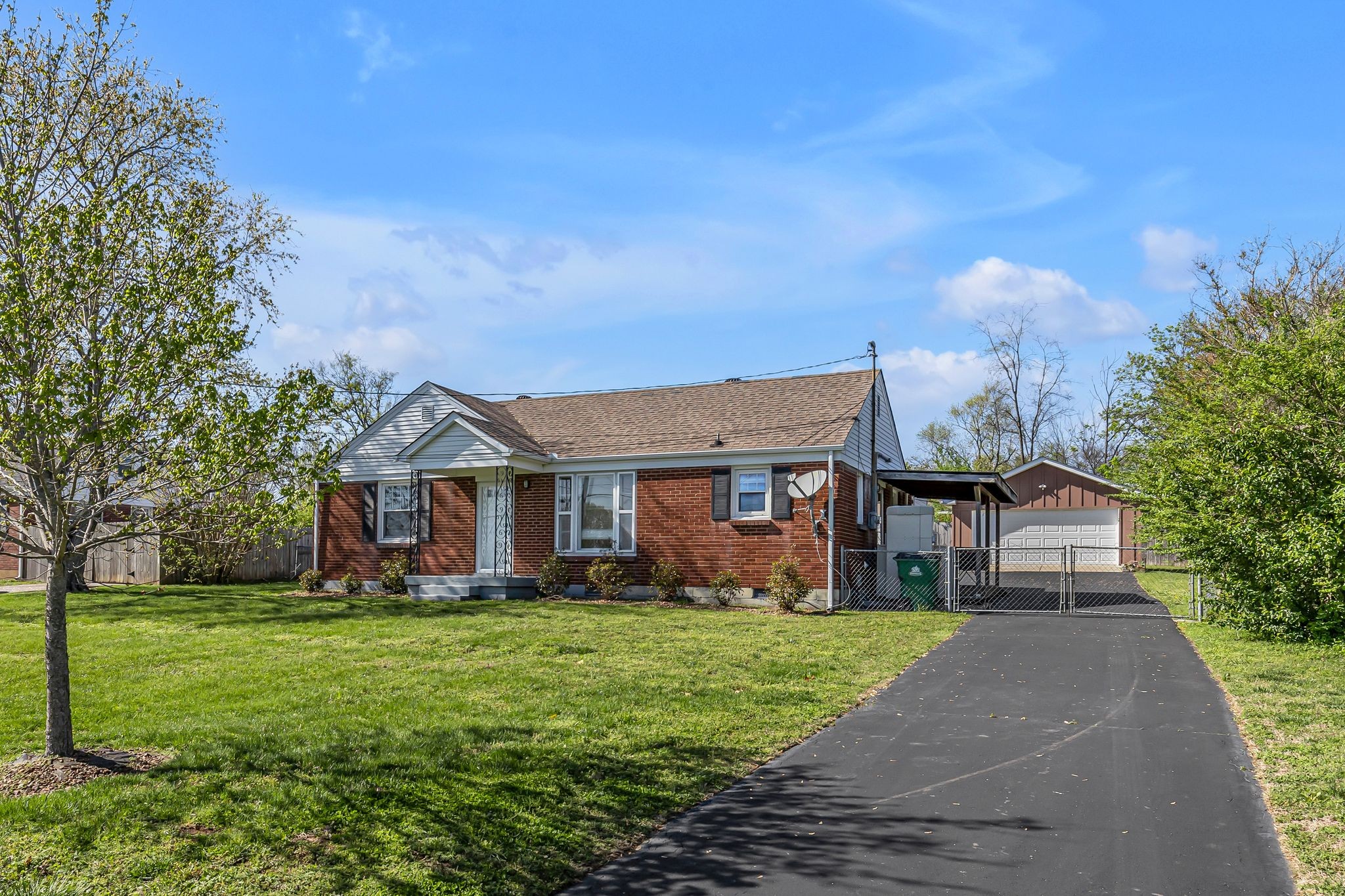 2322 Maplecrest Dr