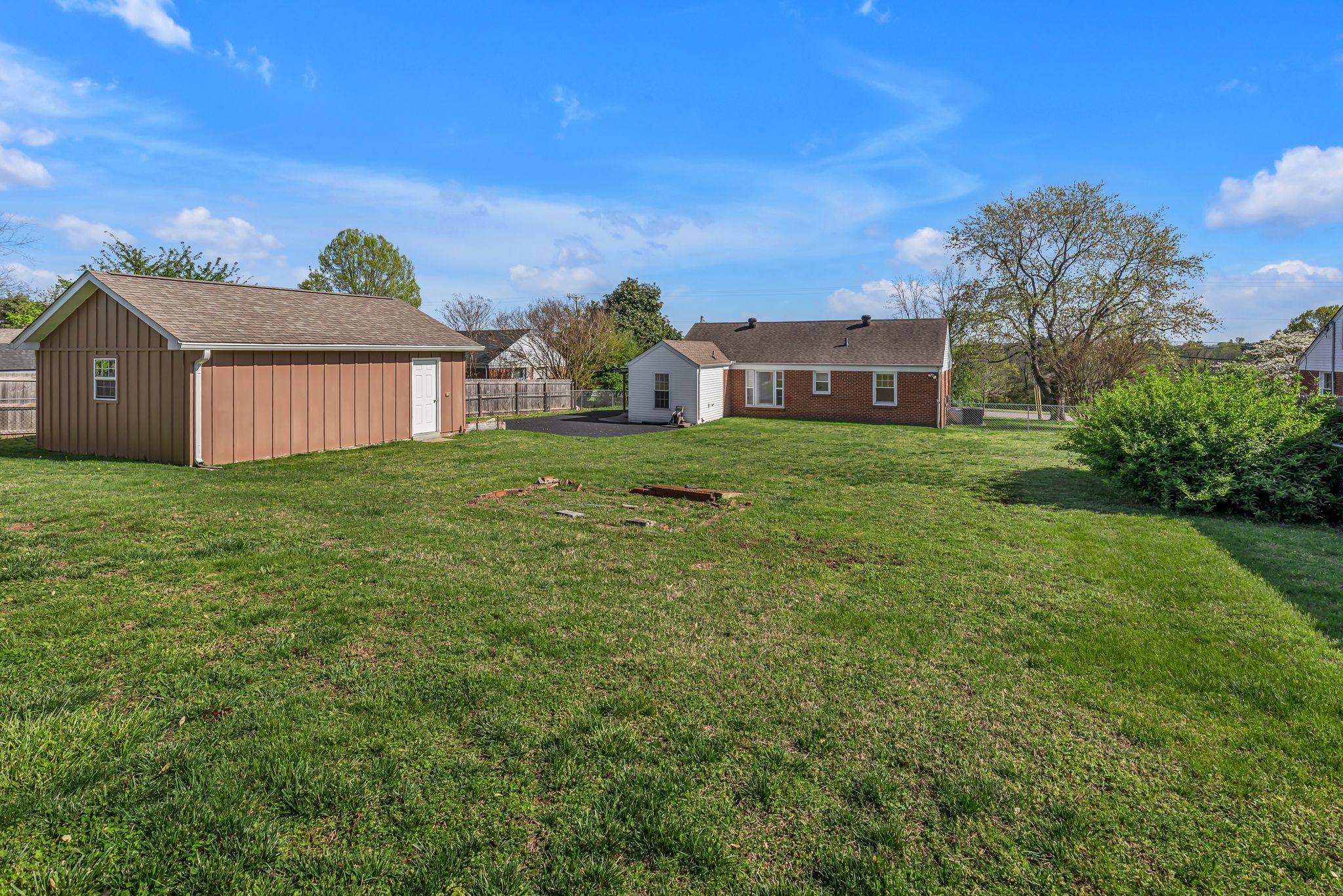 2322 Maplecrest Dr