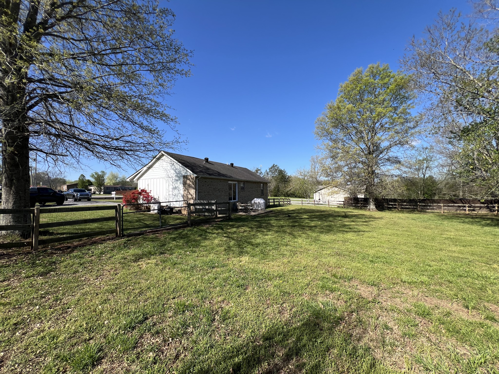 1835 Rogers Ln