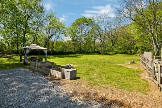284 Pinhook Rd