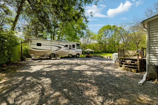 284 Pinhook Rd