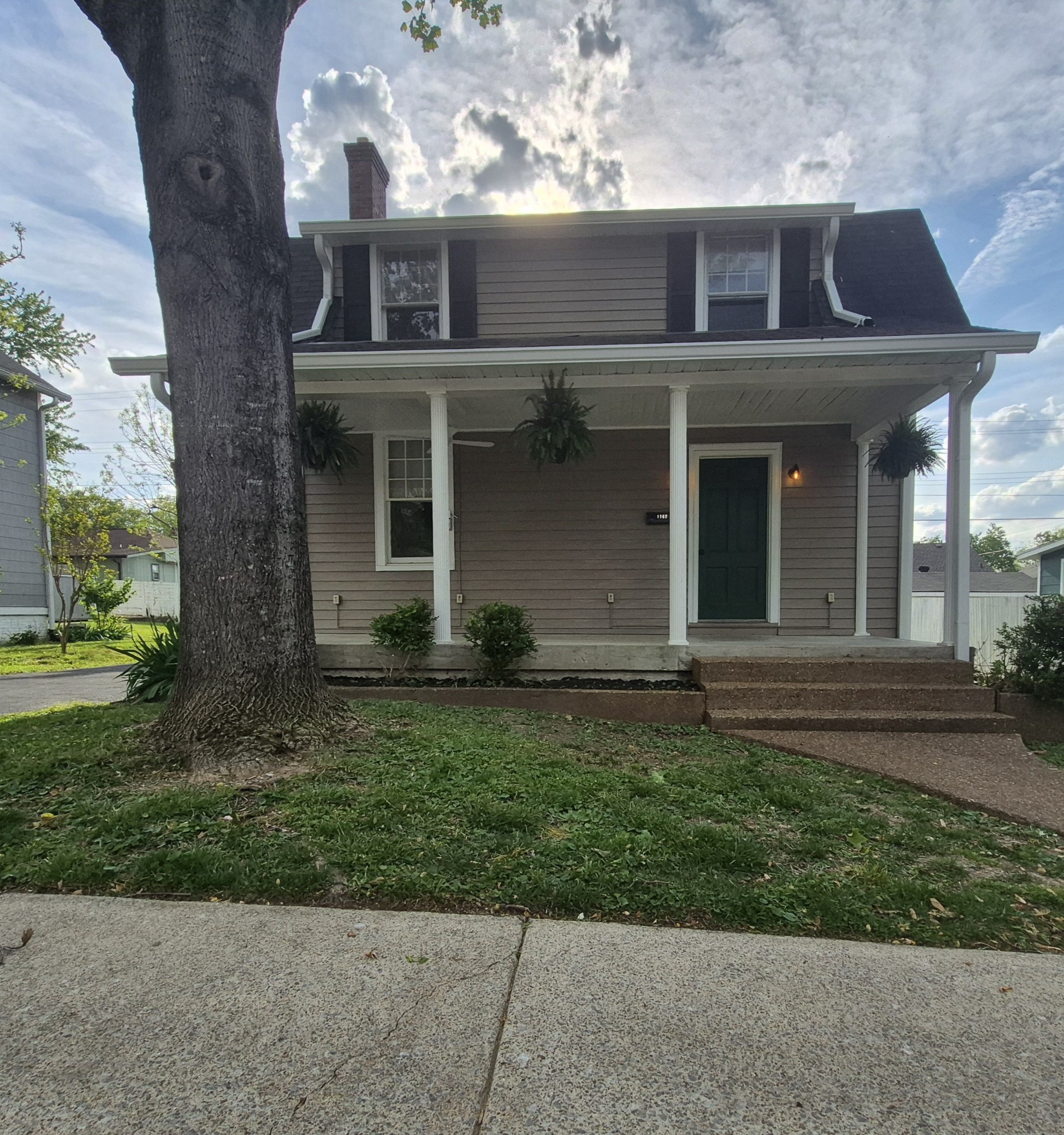 1102 Birdsall St