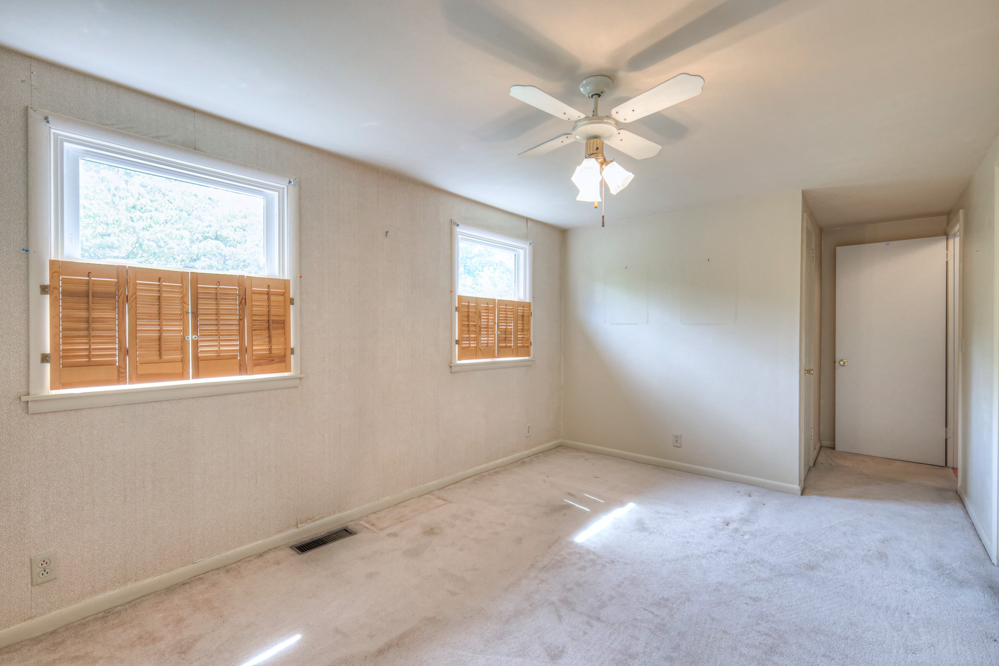 717 Albany Dr