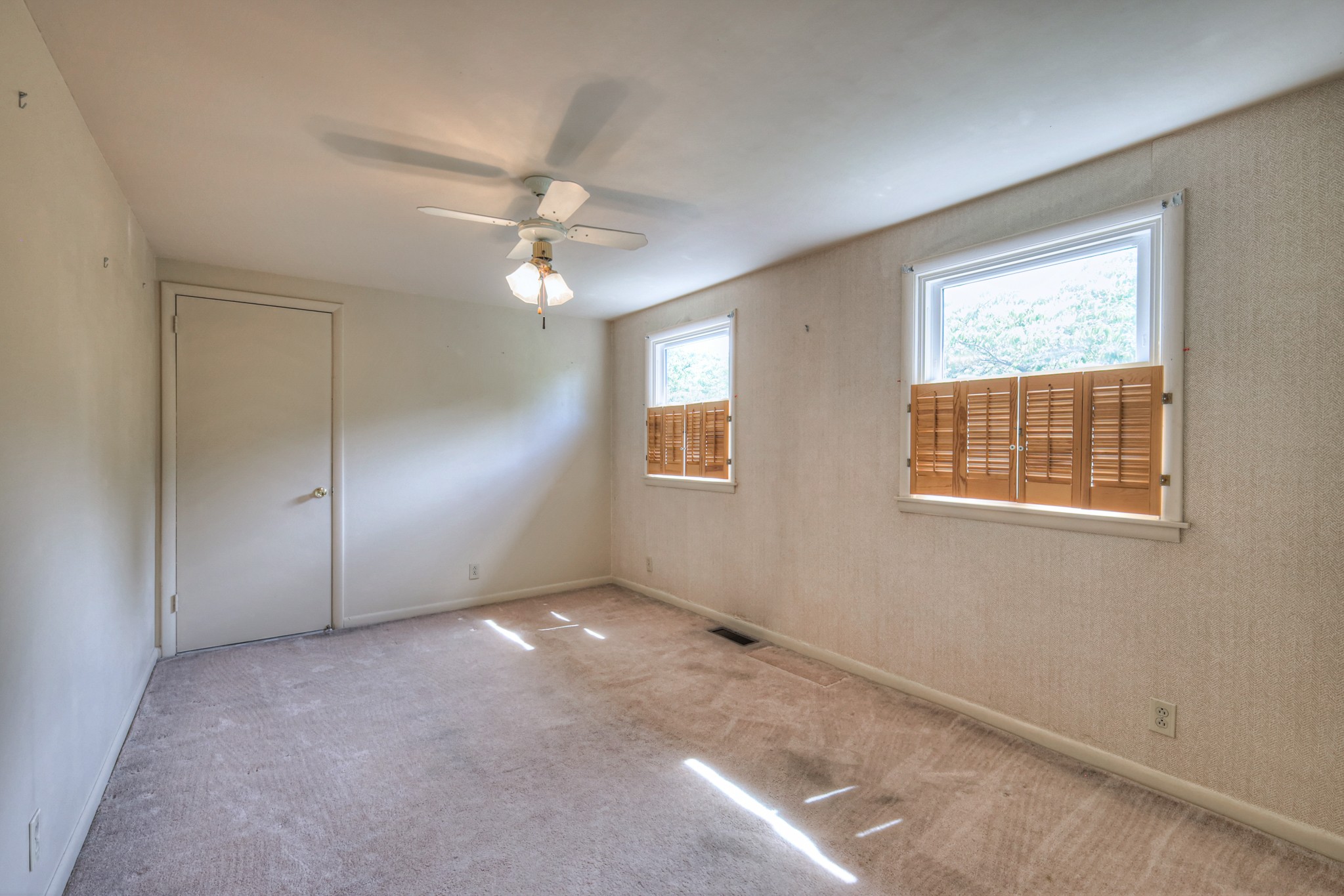 717 Albany Dr