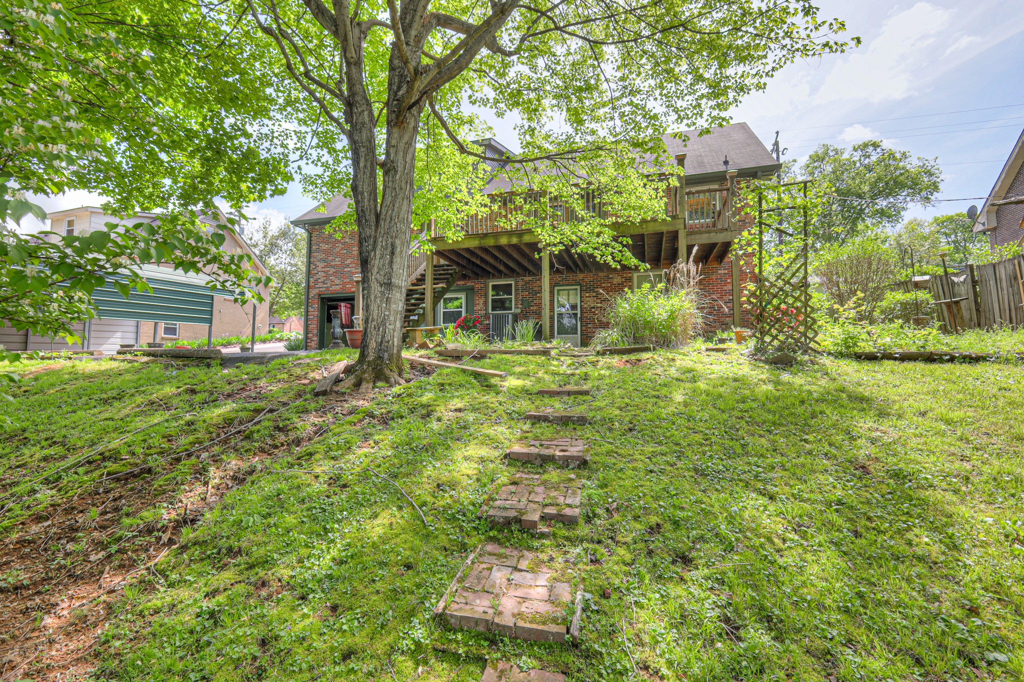 717 Albany Dr