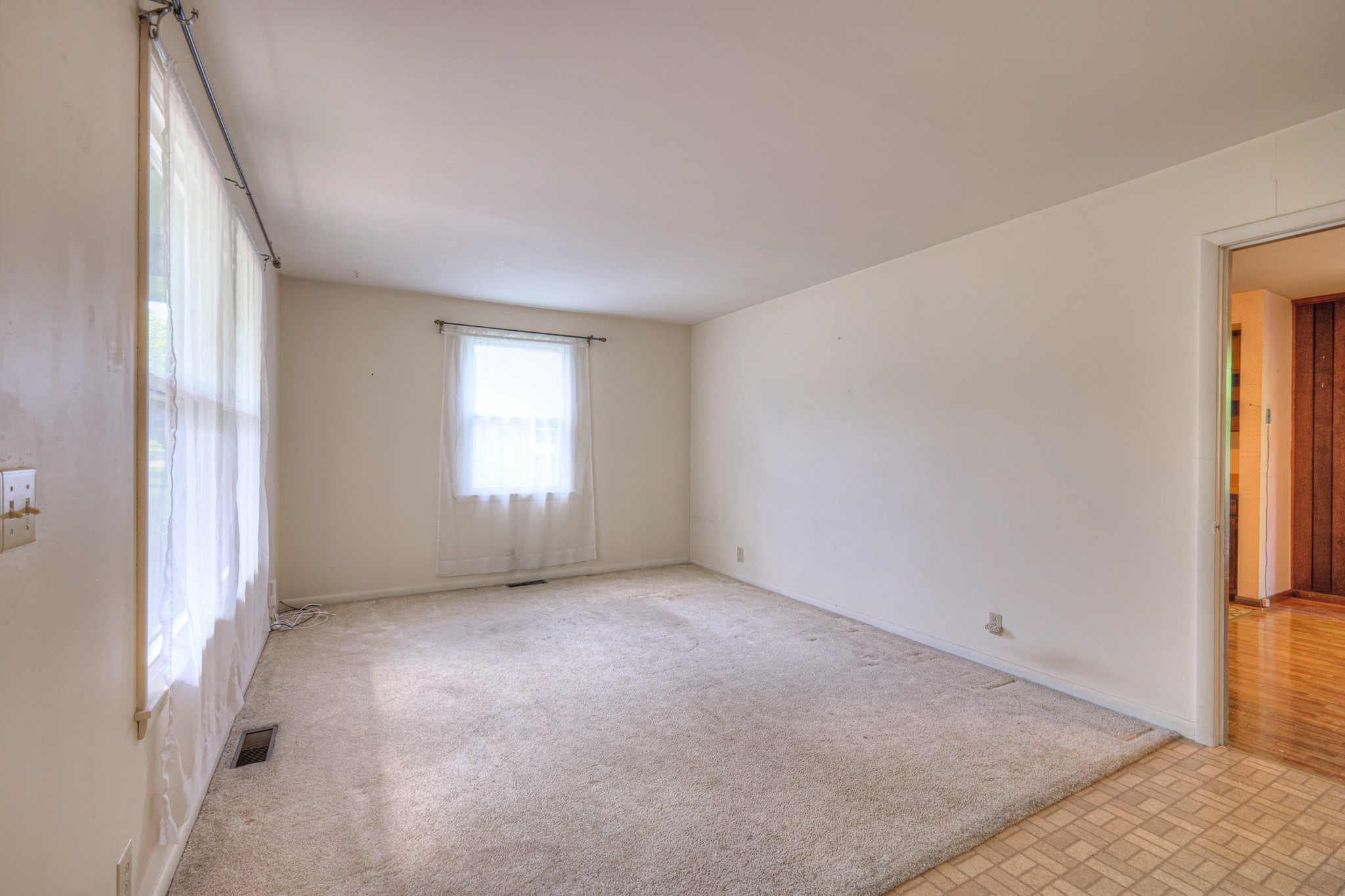 717 Albany Dr