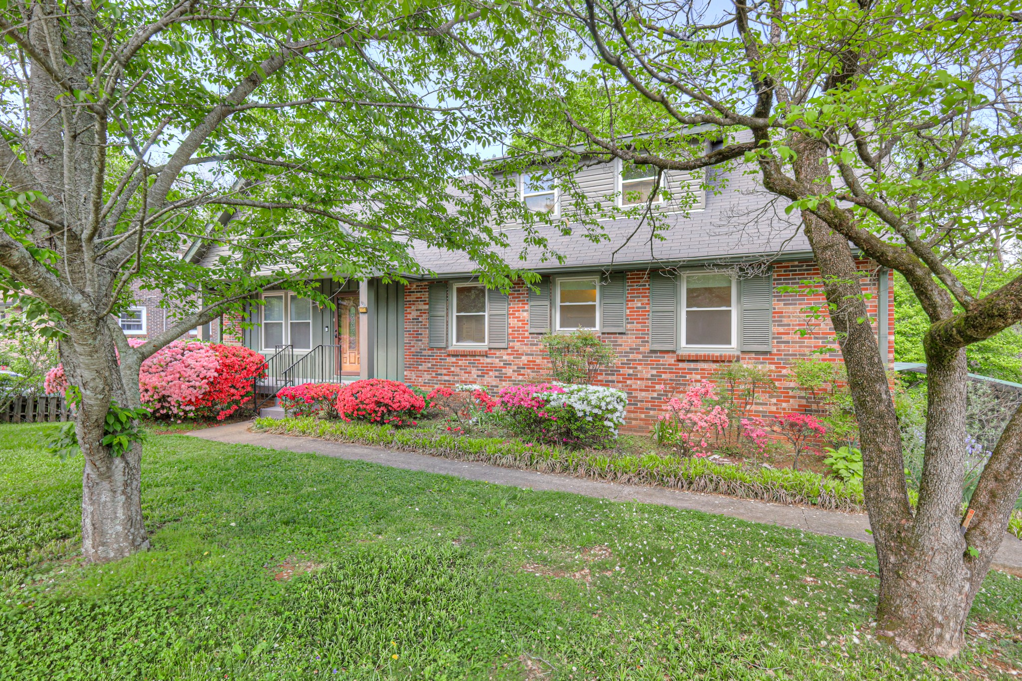 717 Albany Dr