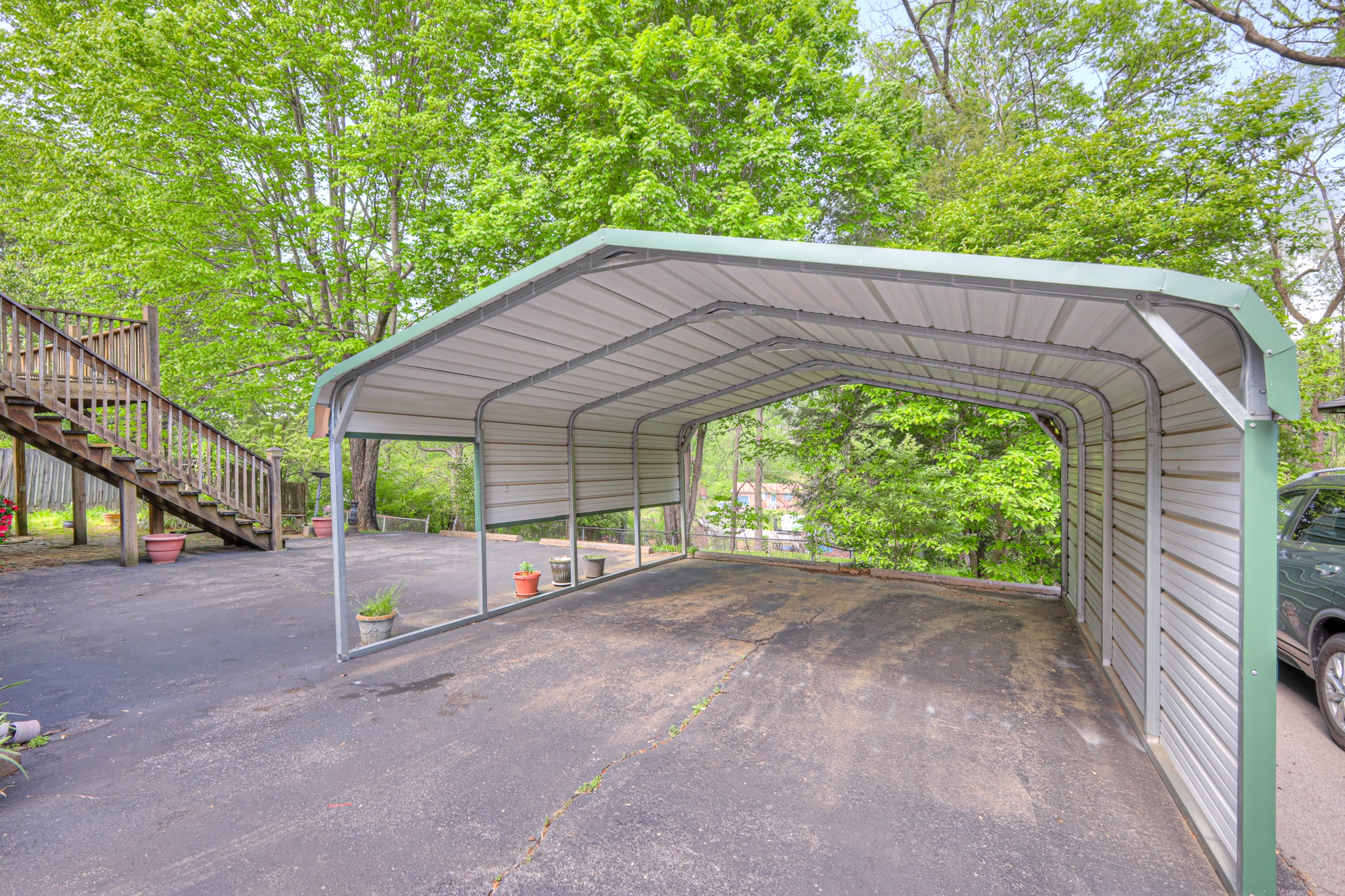 717 Albany Dr