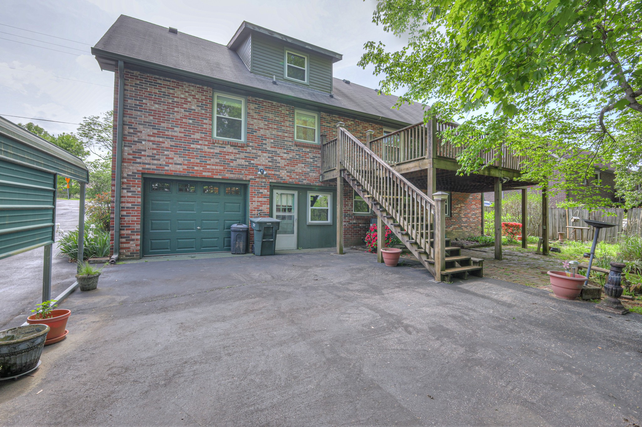 717 Albany Dr