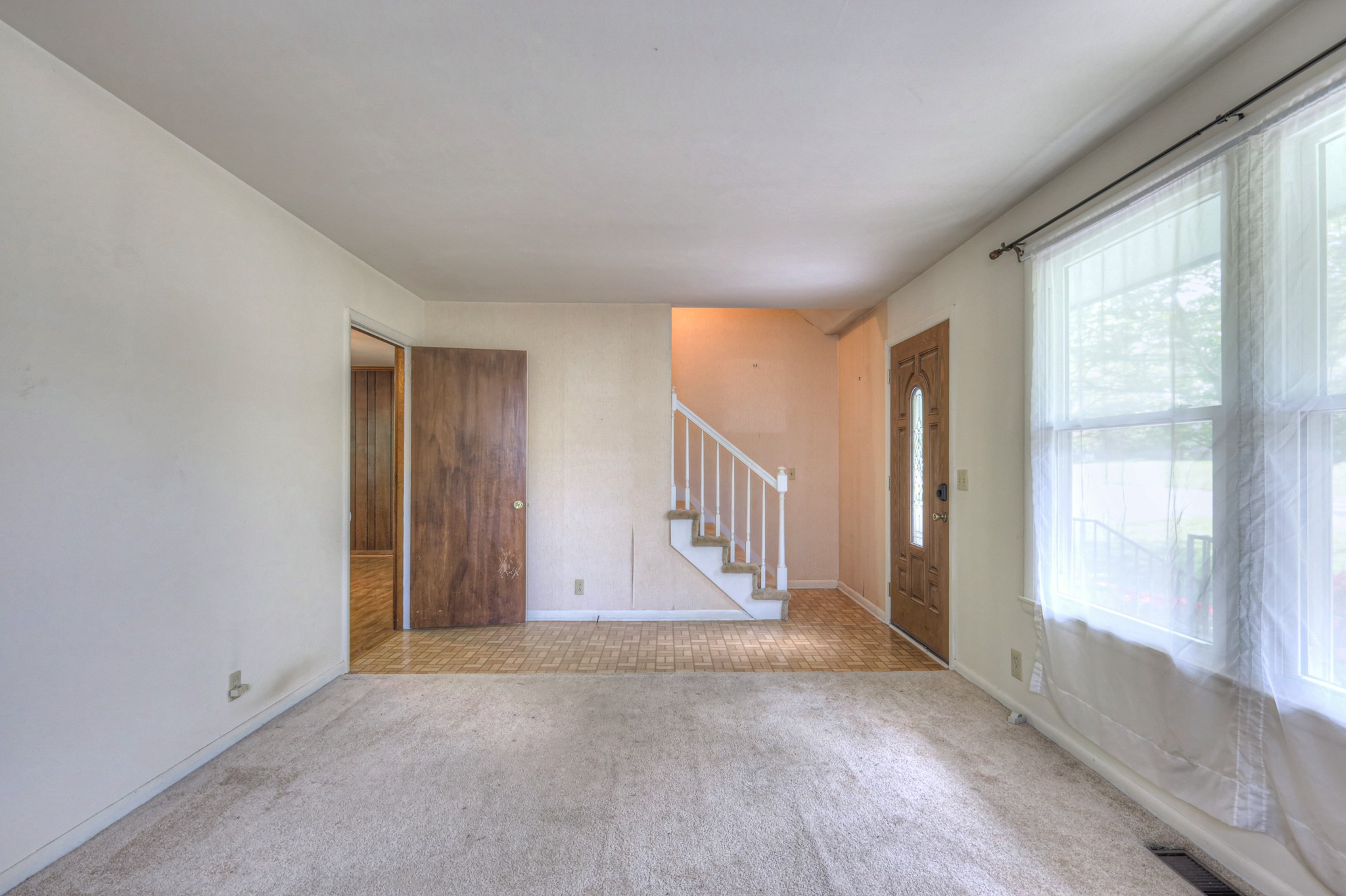 717 Albany Dr