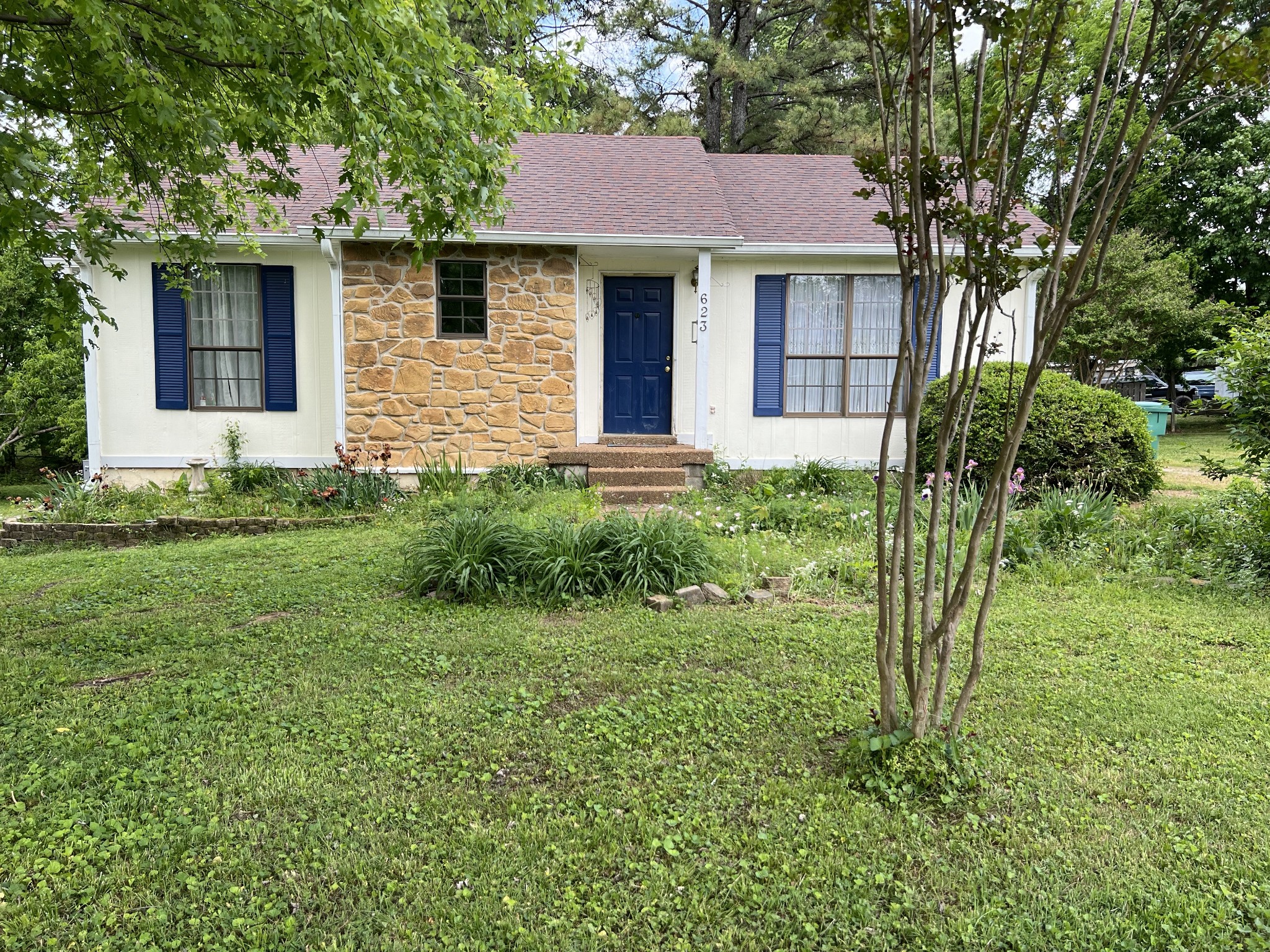 623 Meadowview Ct