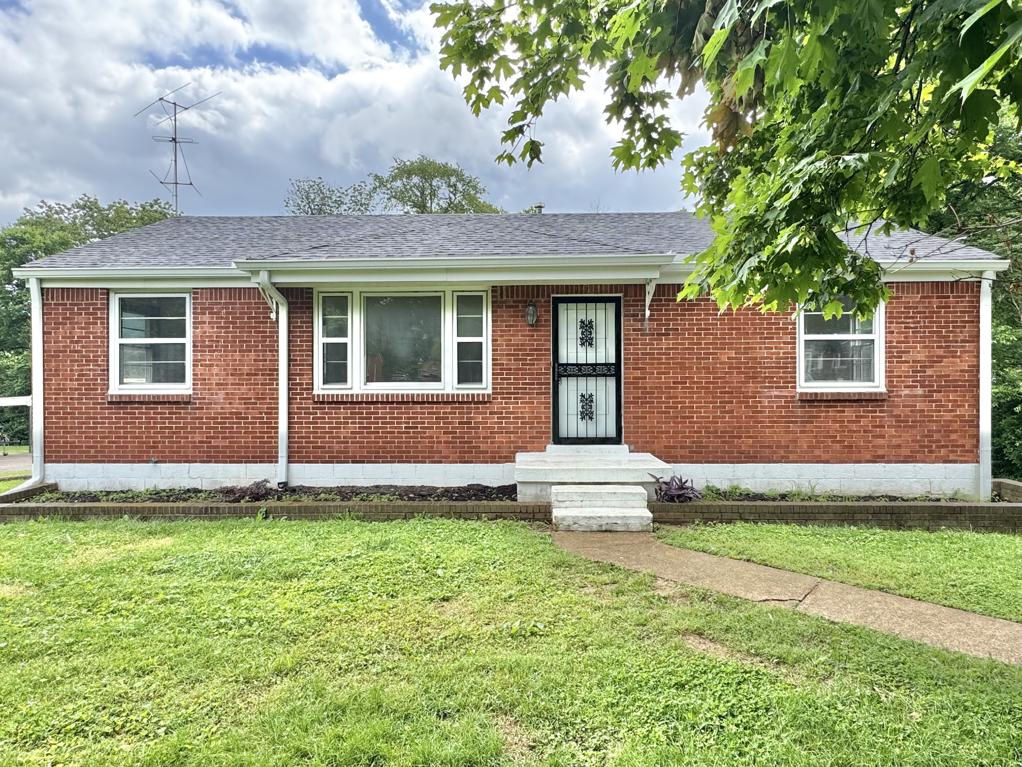 3928 E Ridge Dr