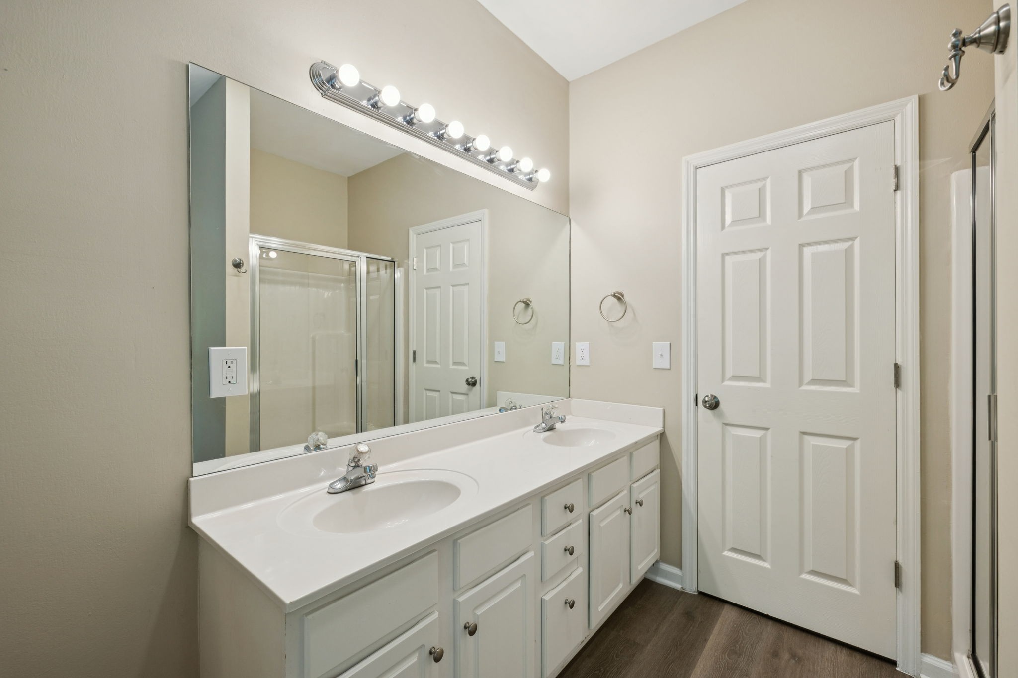 2300 Devonshire Dr