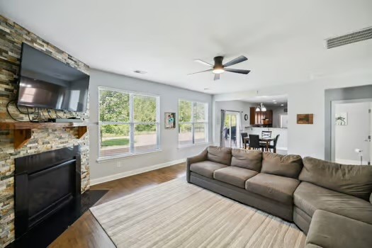 107 Rock Castle Dr