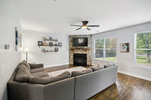 107 Rock Castle Dr