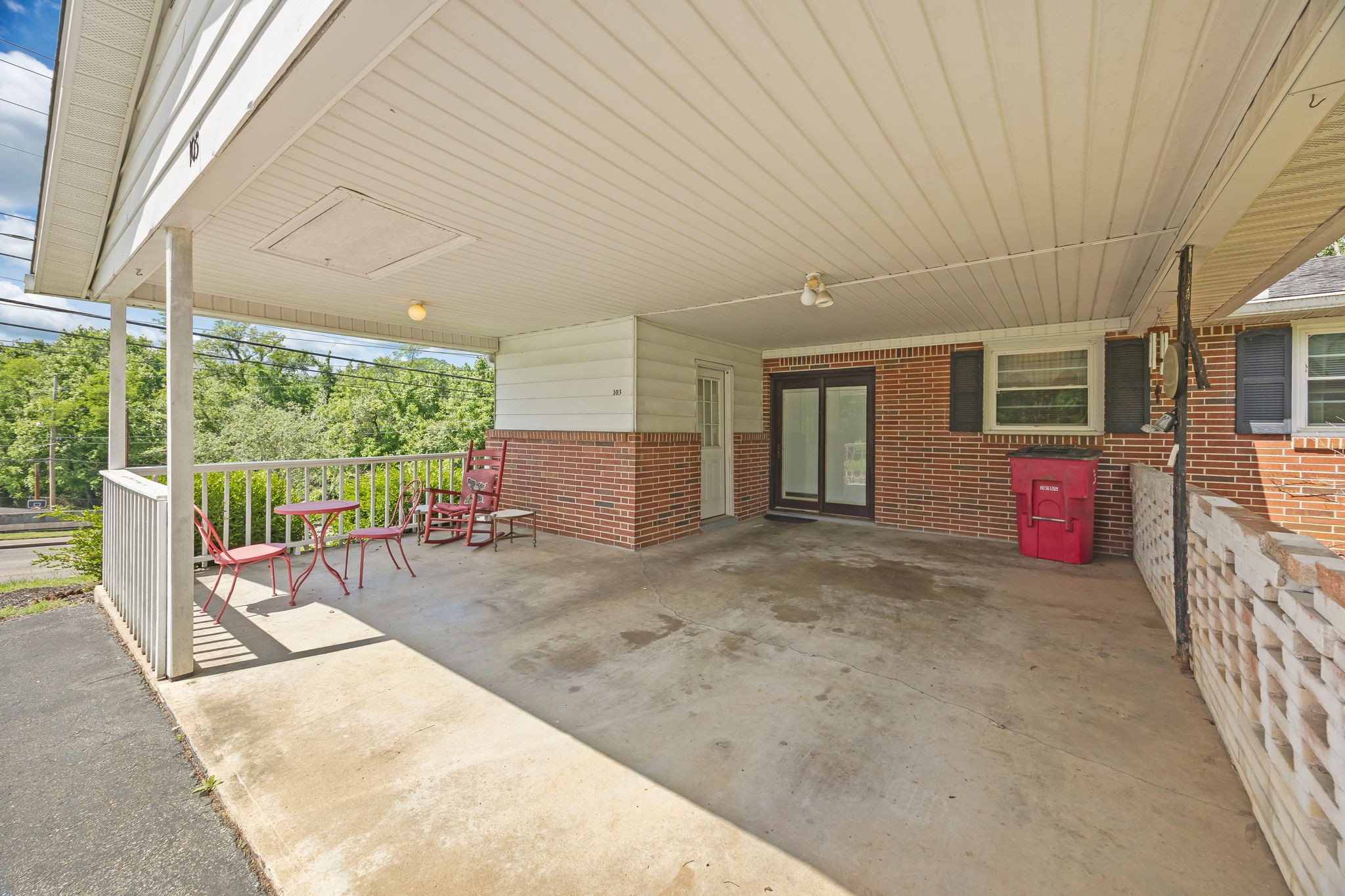 103 Walnut Dr