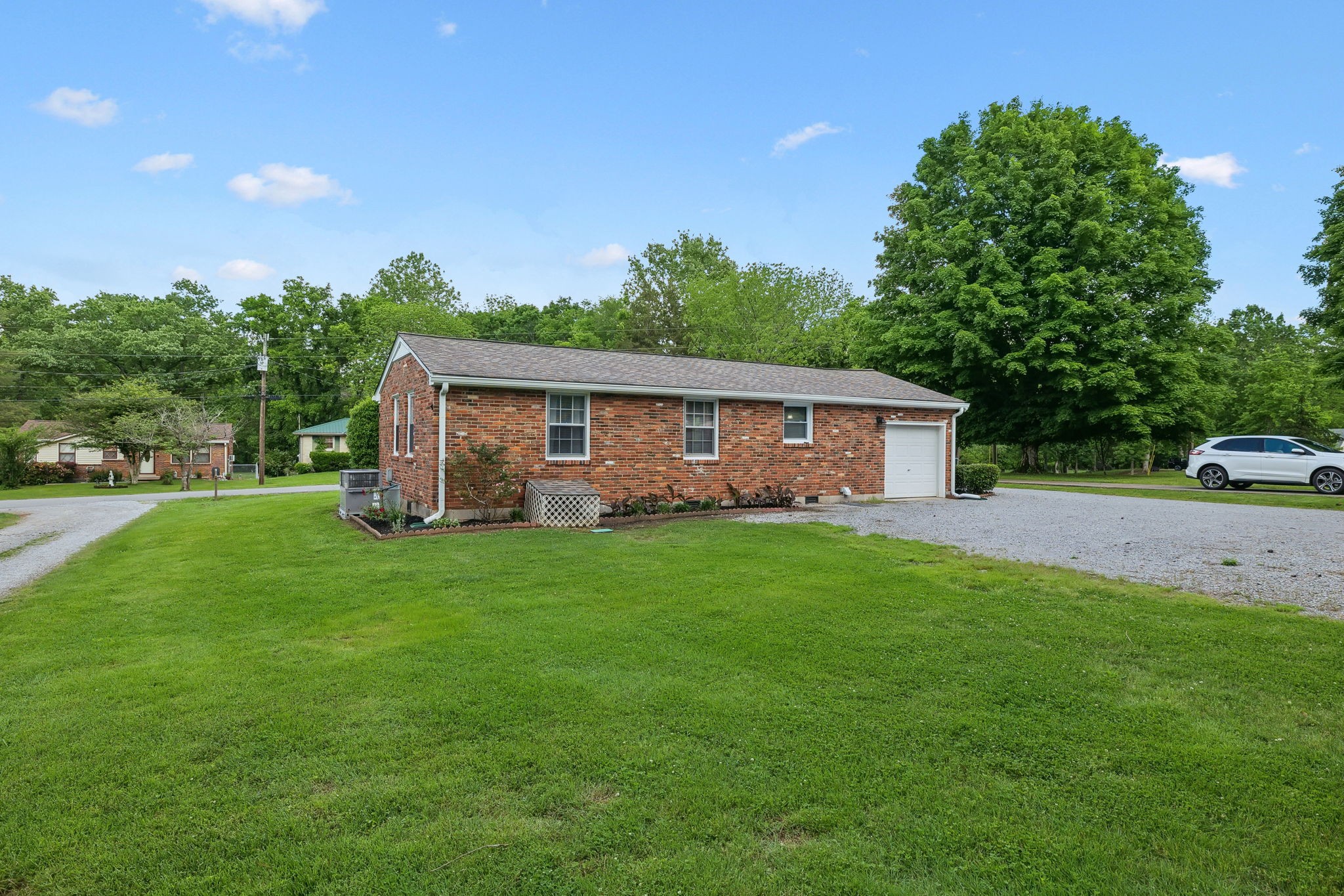 266 Paradise Dr